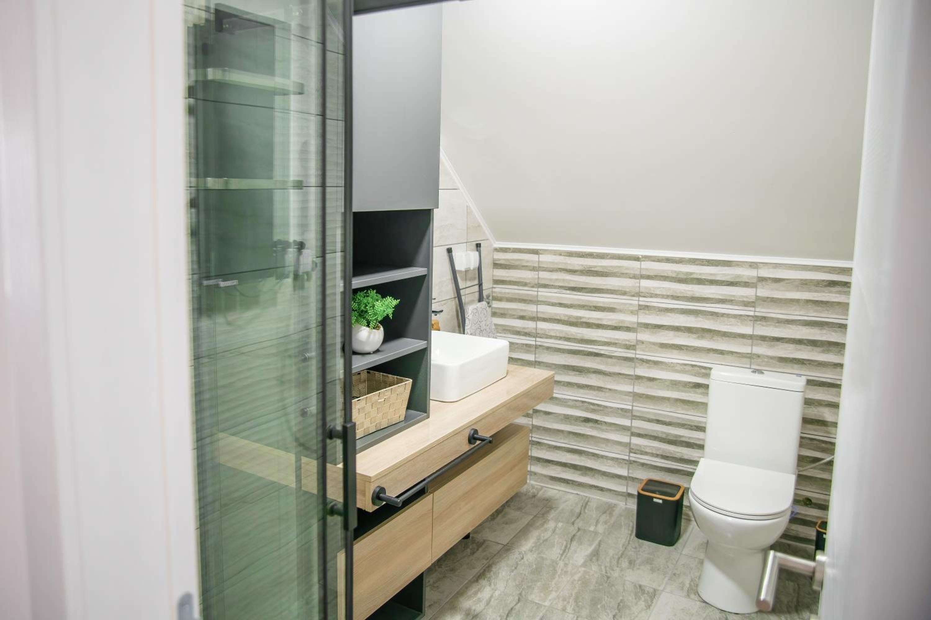Apartment with Balcony photo 2