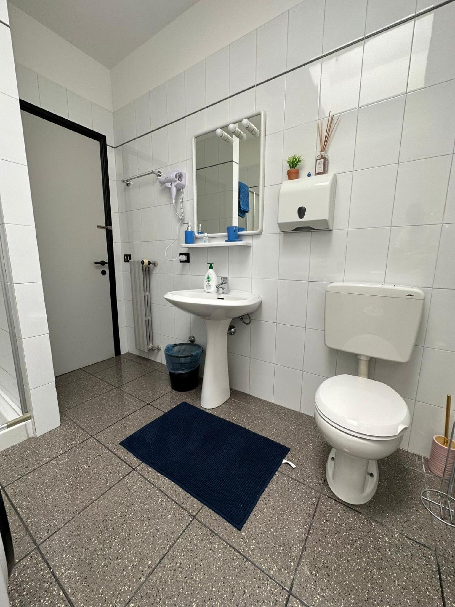 Double Room With Shared Bathroom photo 2