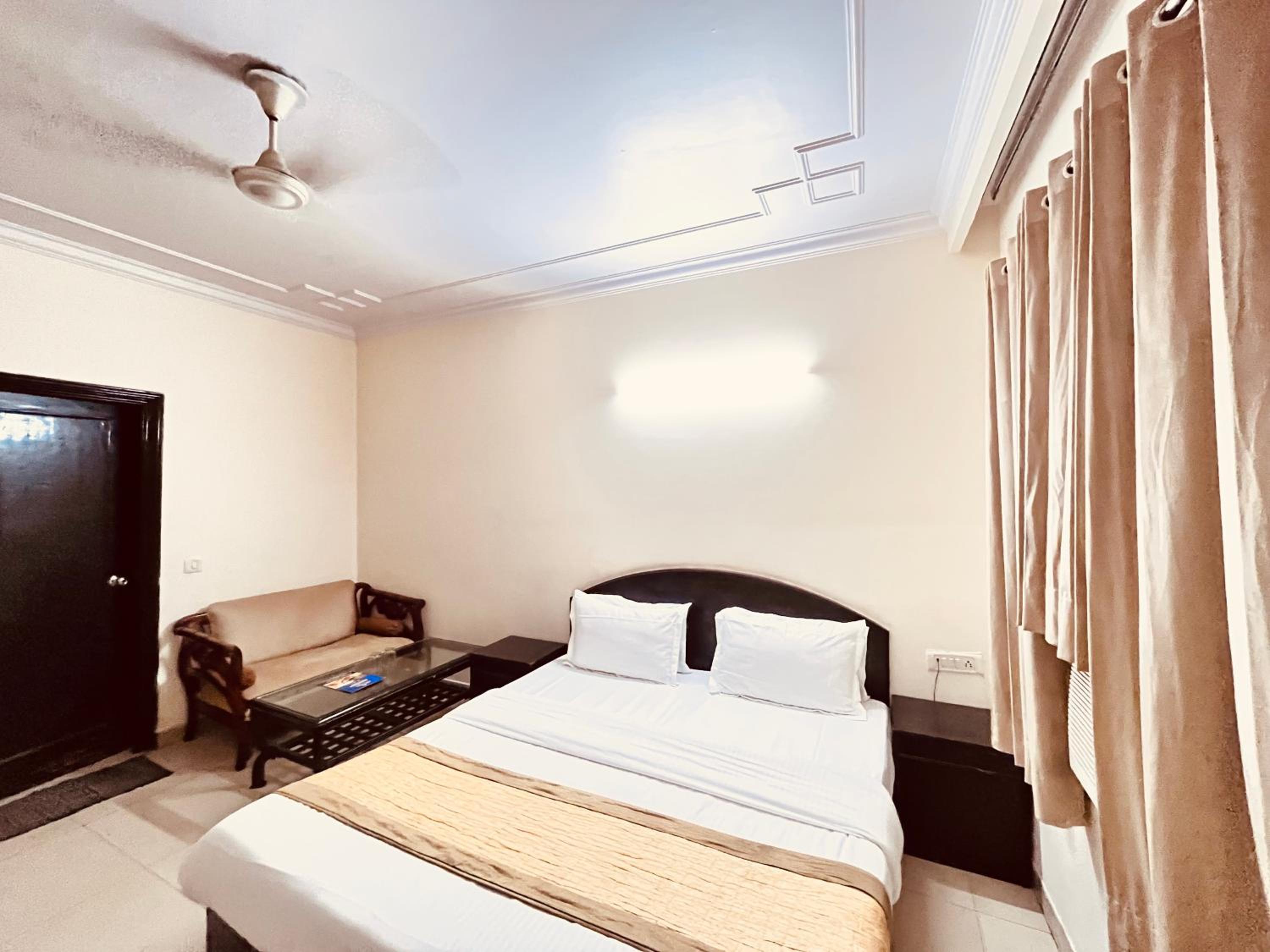 Double Room - Photo 18