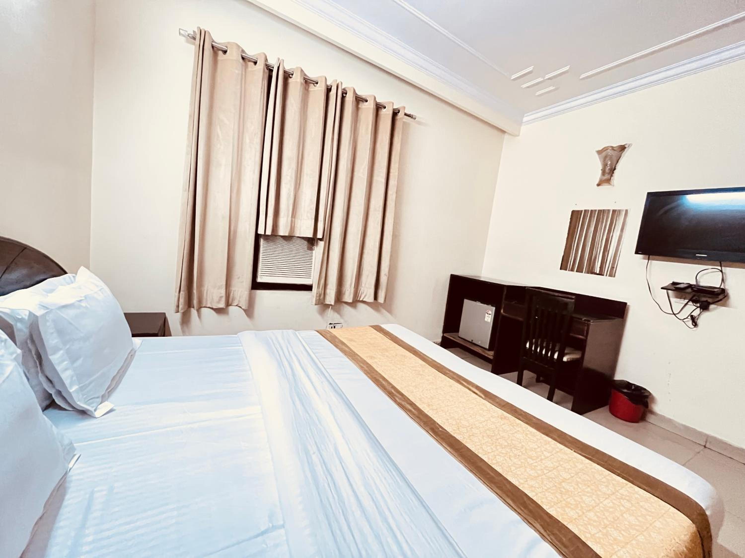 Double Room - Photo 17