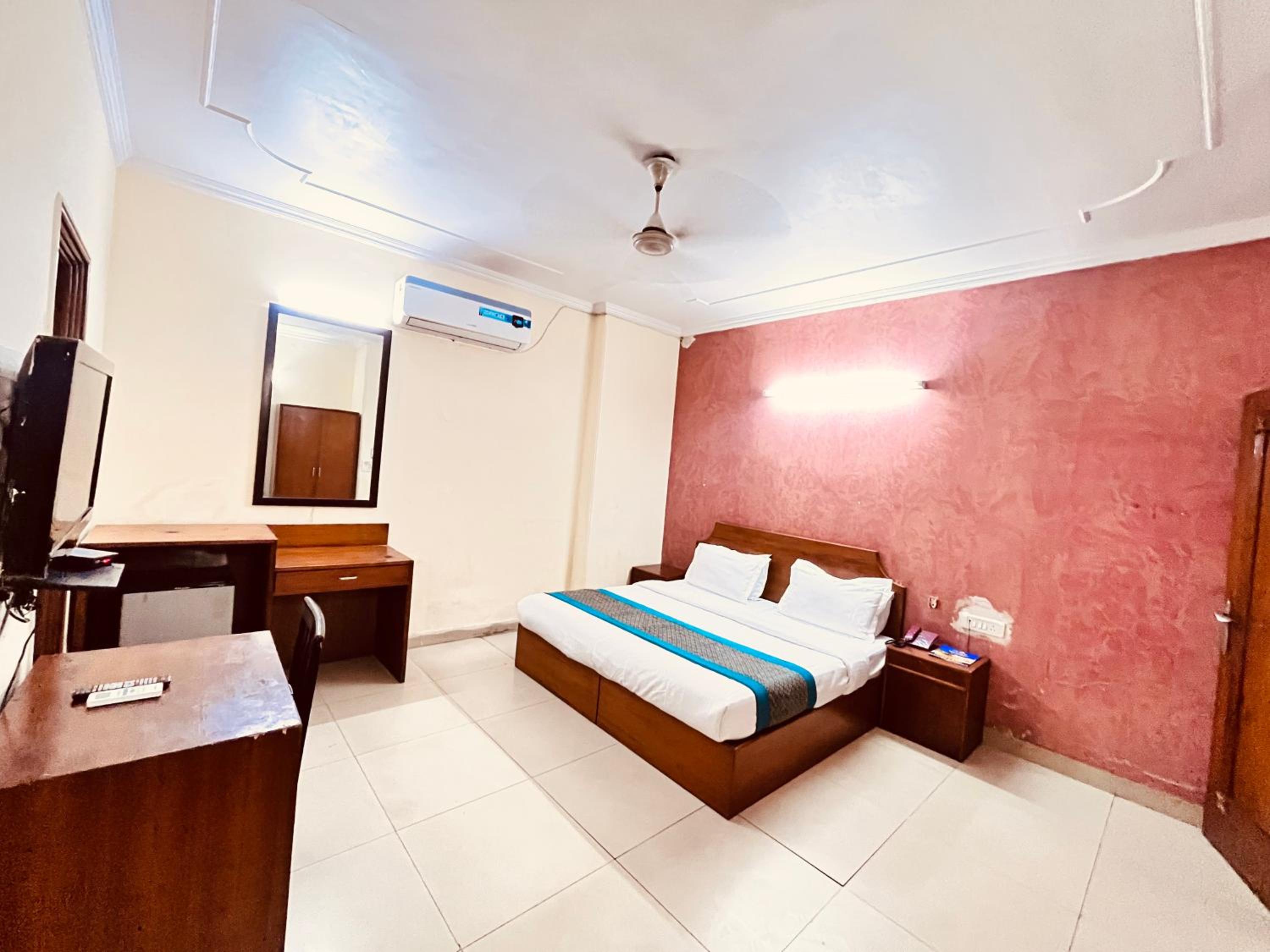 Double Room - Photo 6