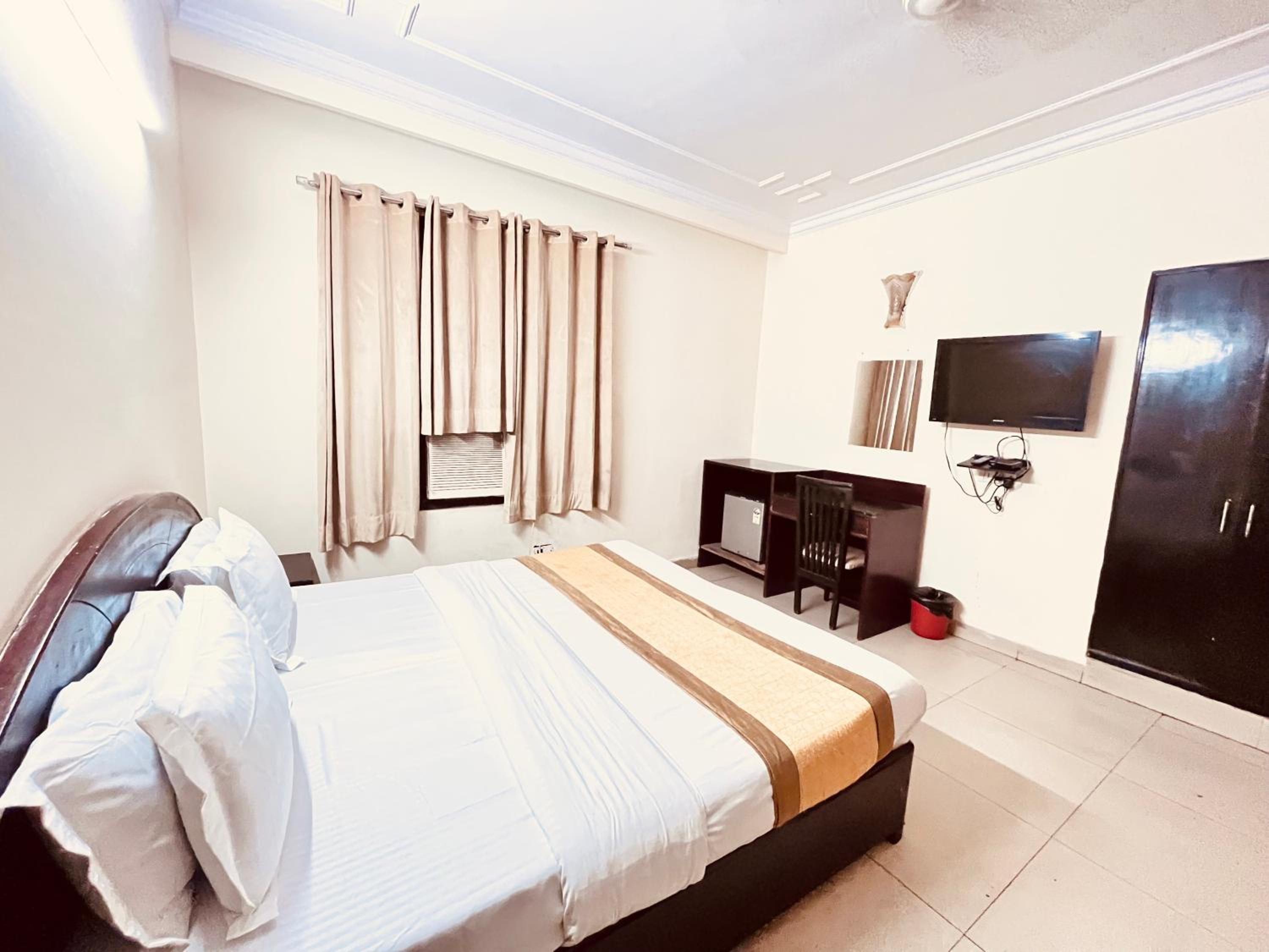 Double Room - Photo 2