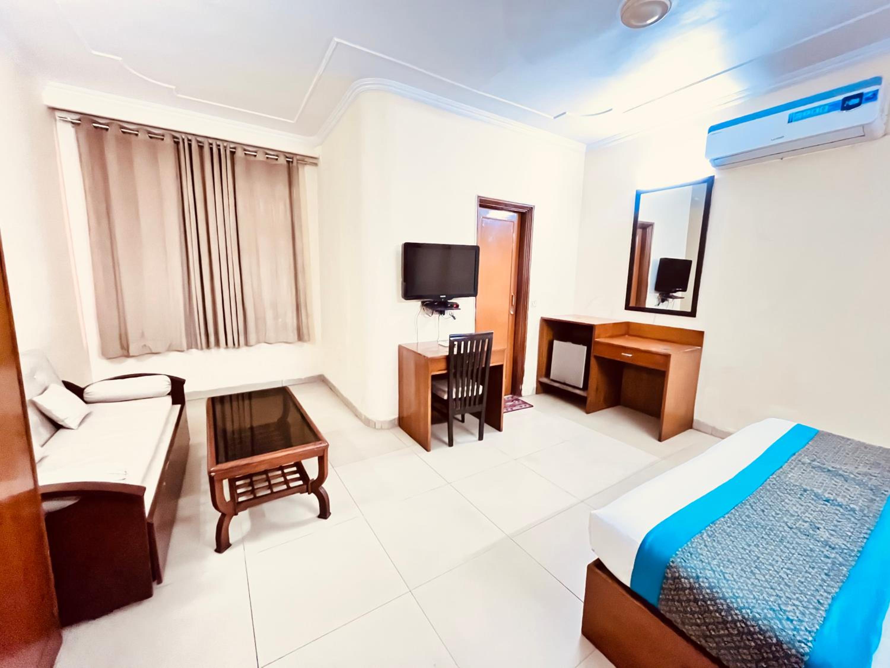 Double Room - Photo 16