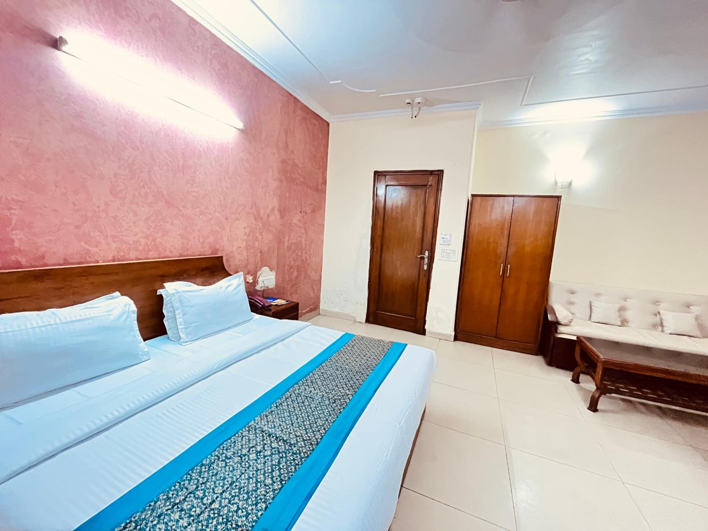 Double Room - Photo 5
