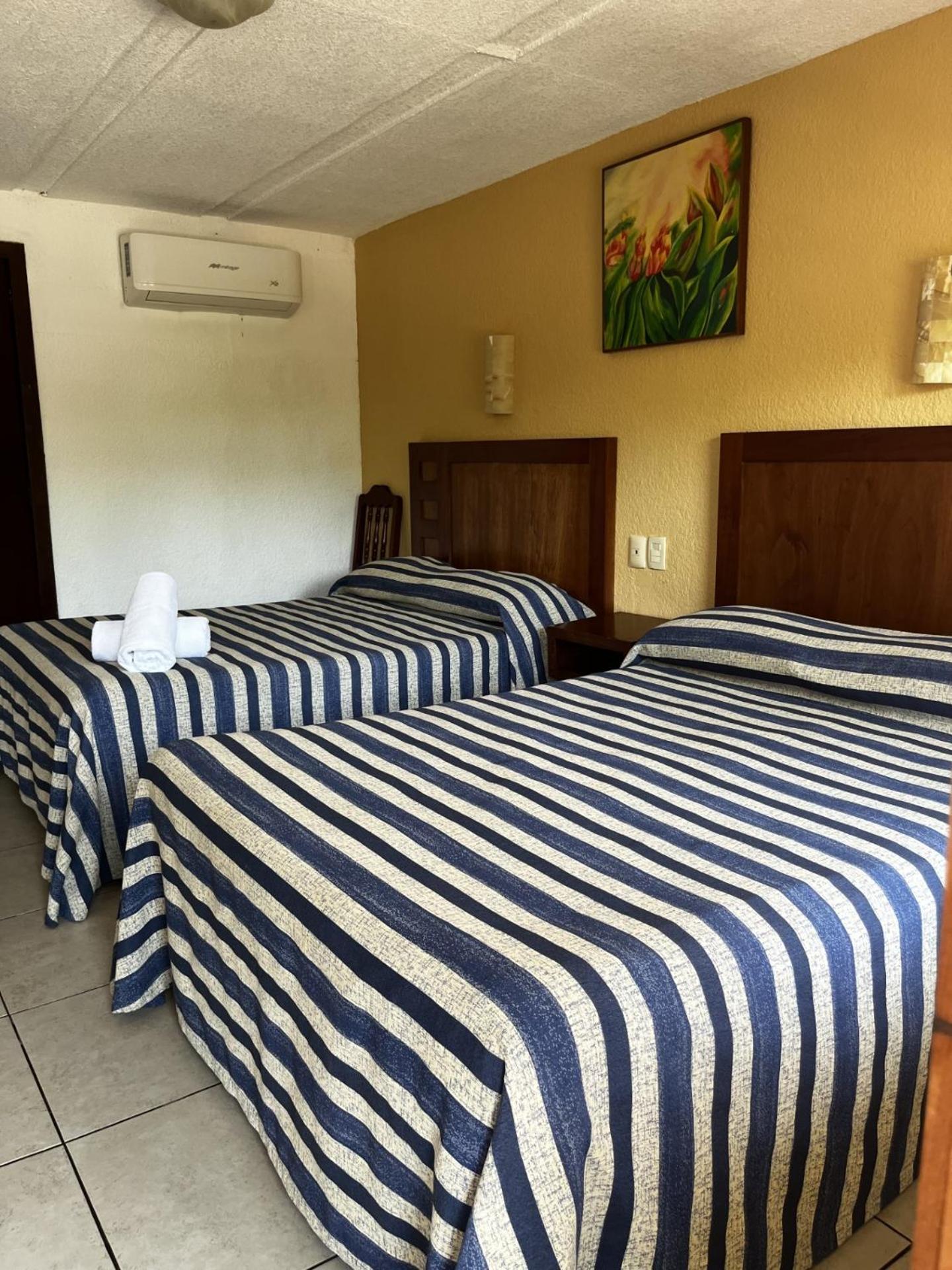 Double Room with Two Double Beds with Garden View photo 1