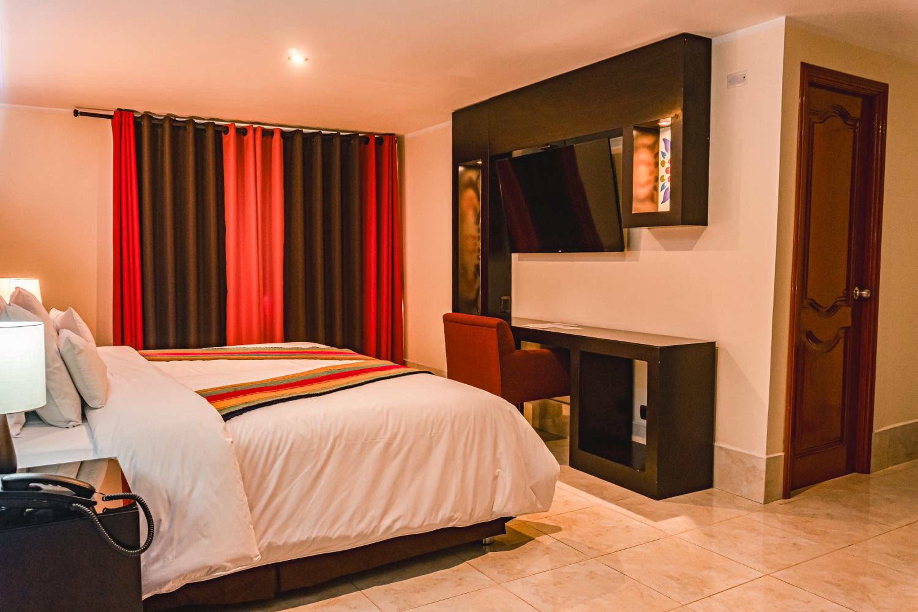 Deluxe Double Room with Balcony photo 3