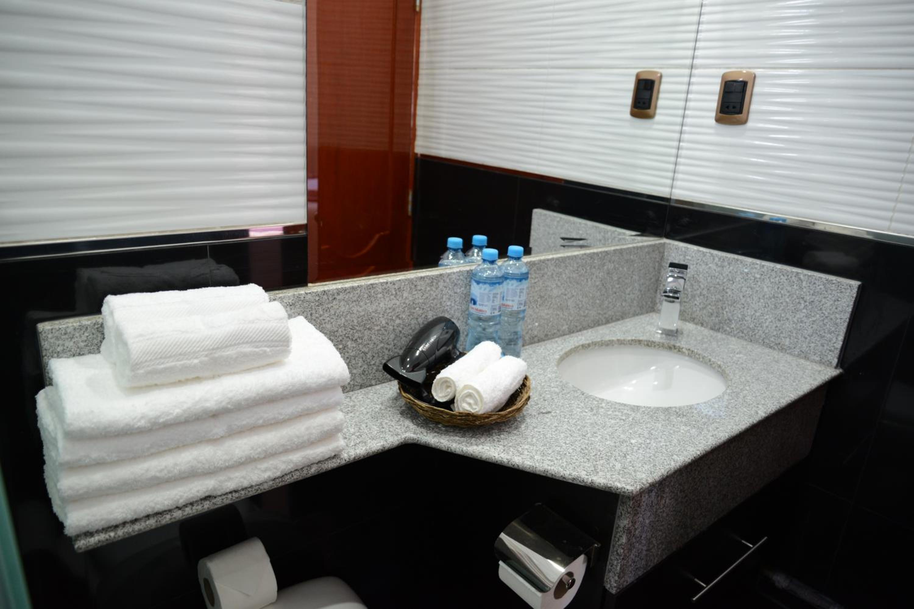 Deluxe Double Room with Balcony photo 2