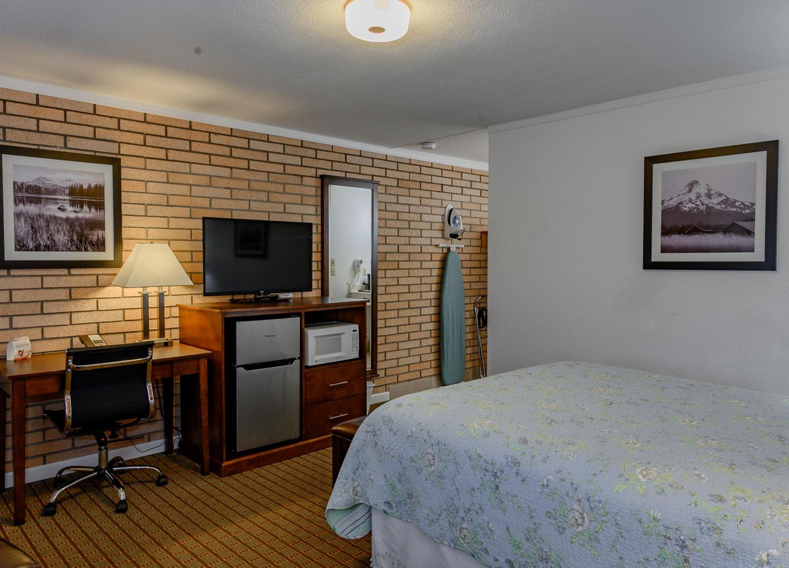 Queen Room photo 2