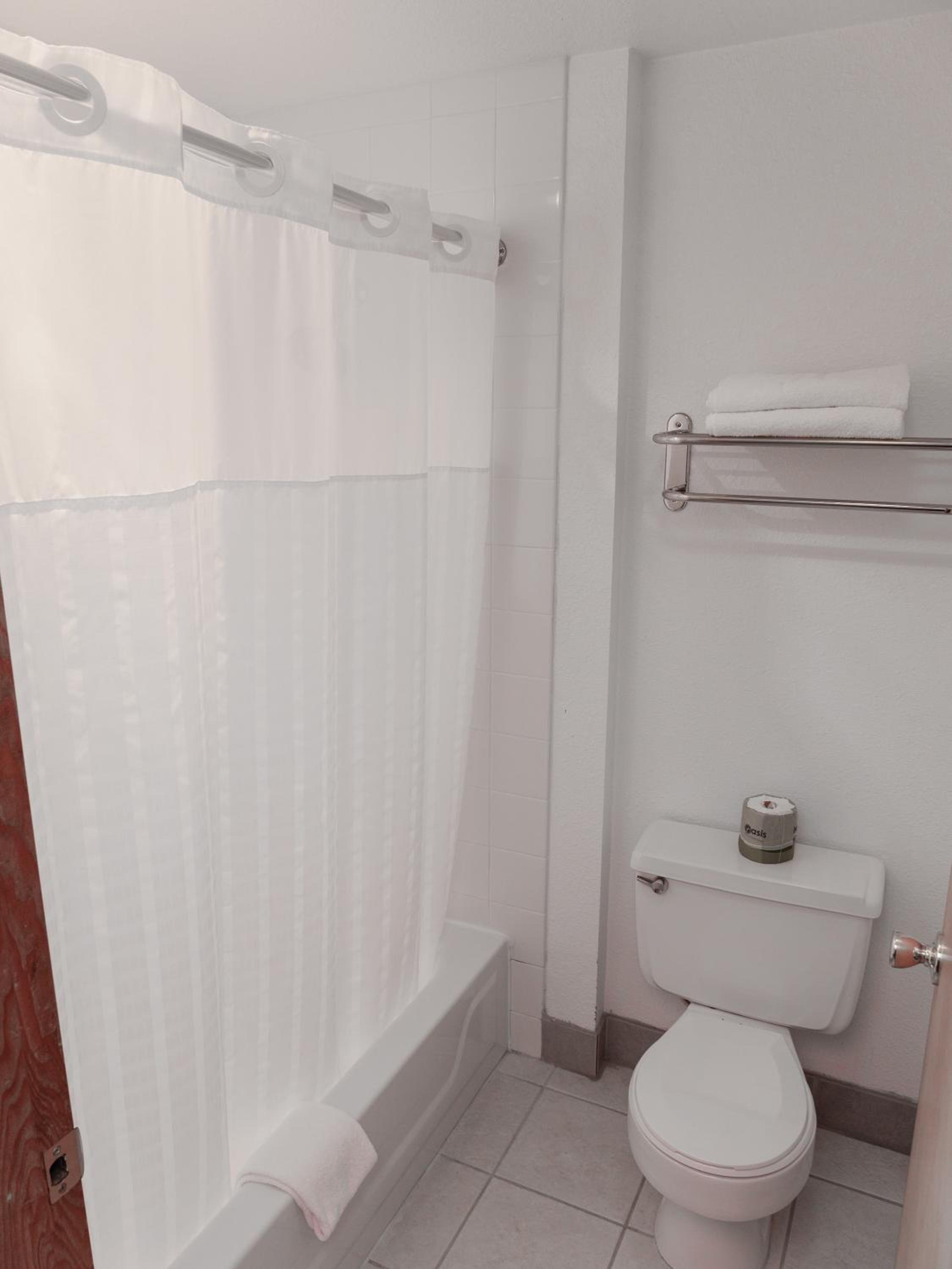 Queen Room photo 3