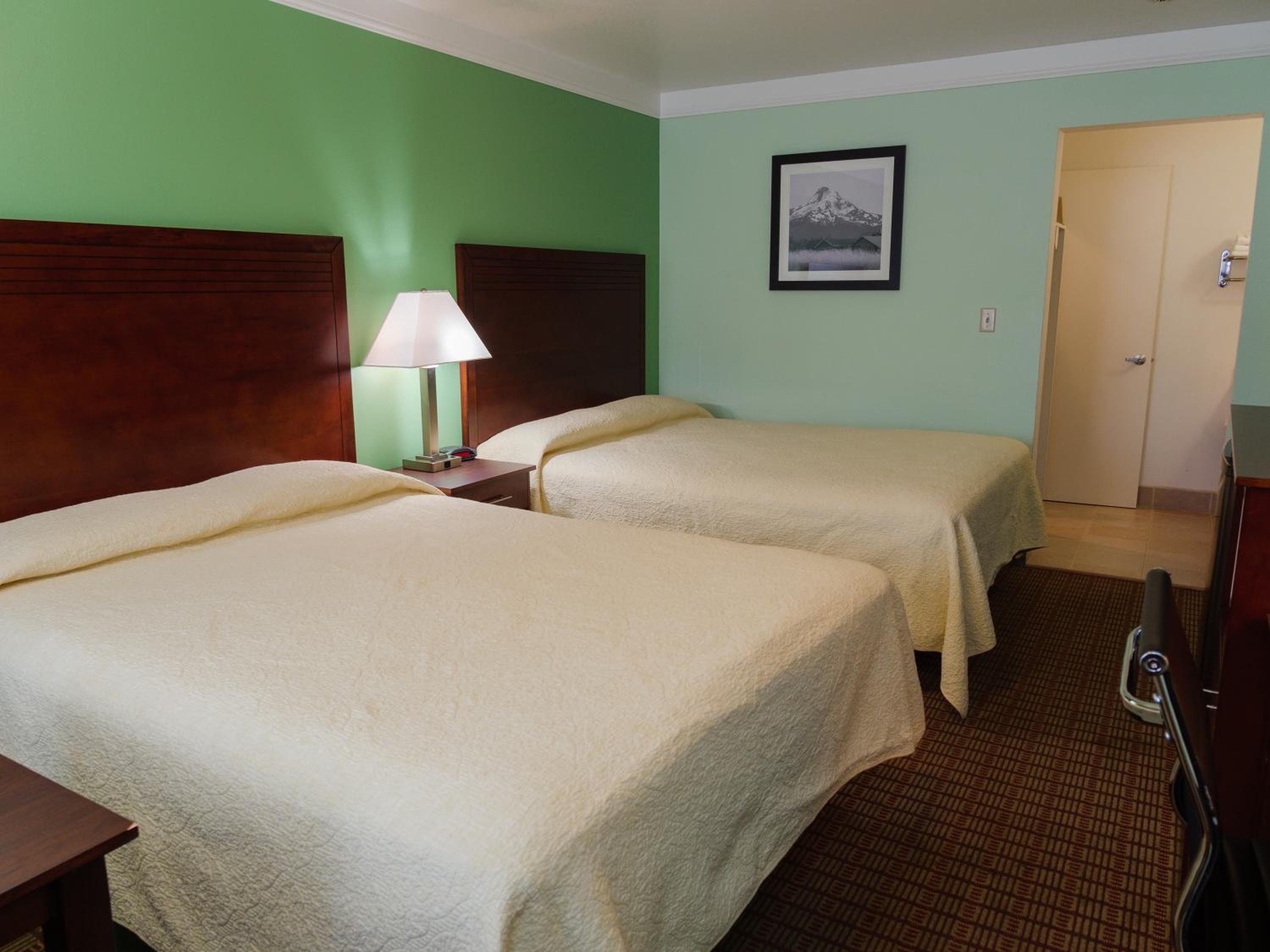 Queen Room with Two Queen Beds photo 1