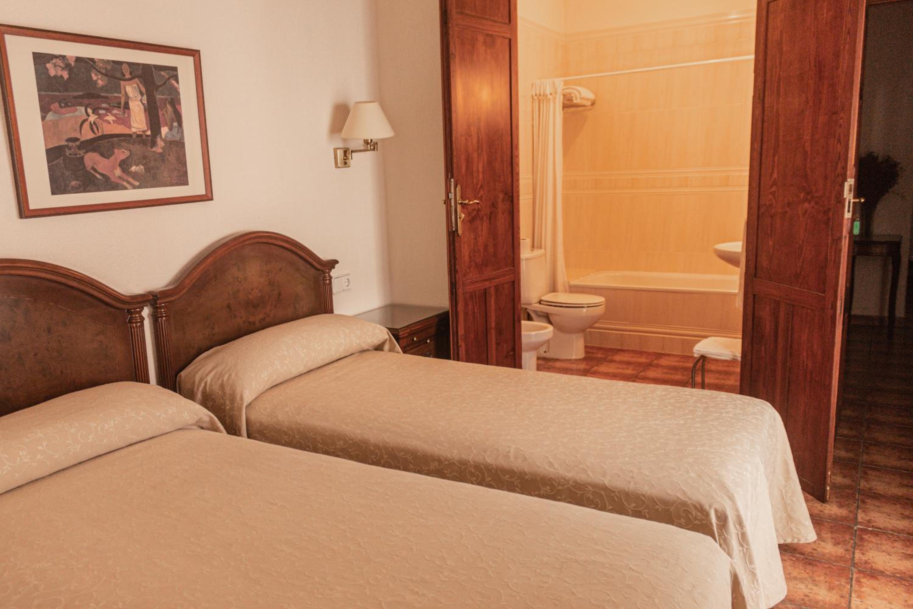 Twin Room - Photo 5