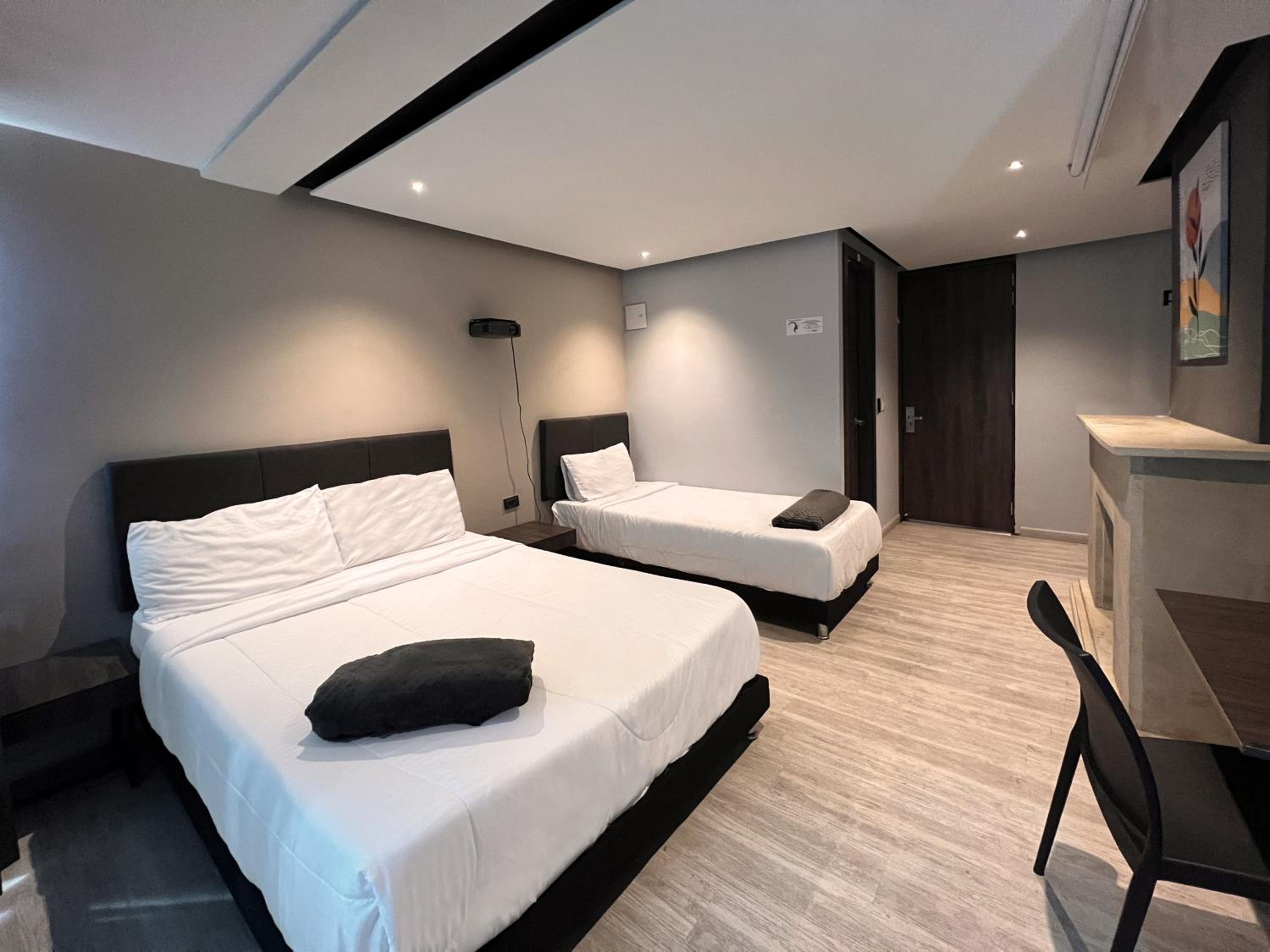 Large Double Room - Photo 2