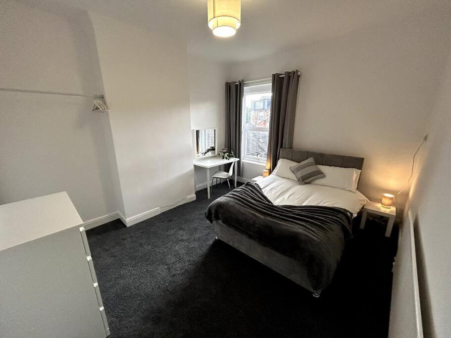 Three-Bedroom House photo 2