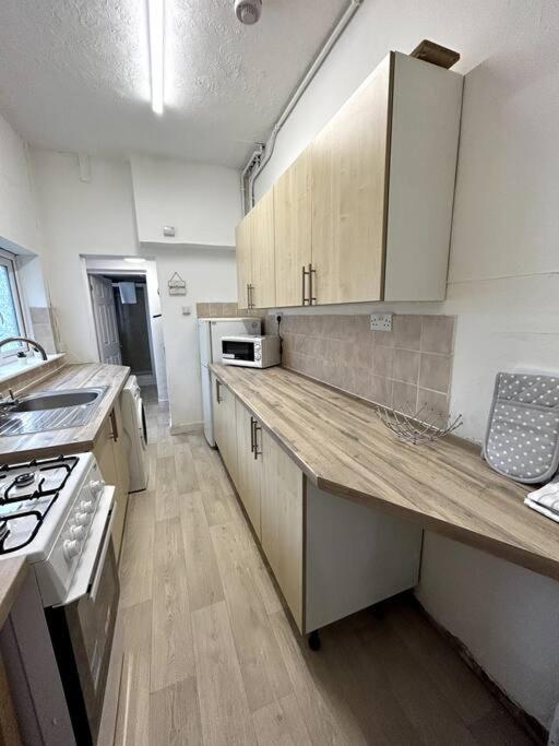 Three-Bedroom House photo 3