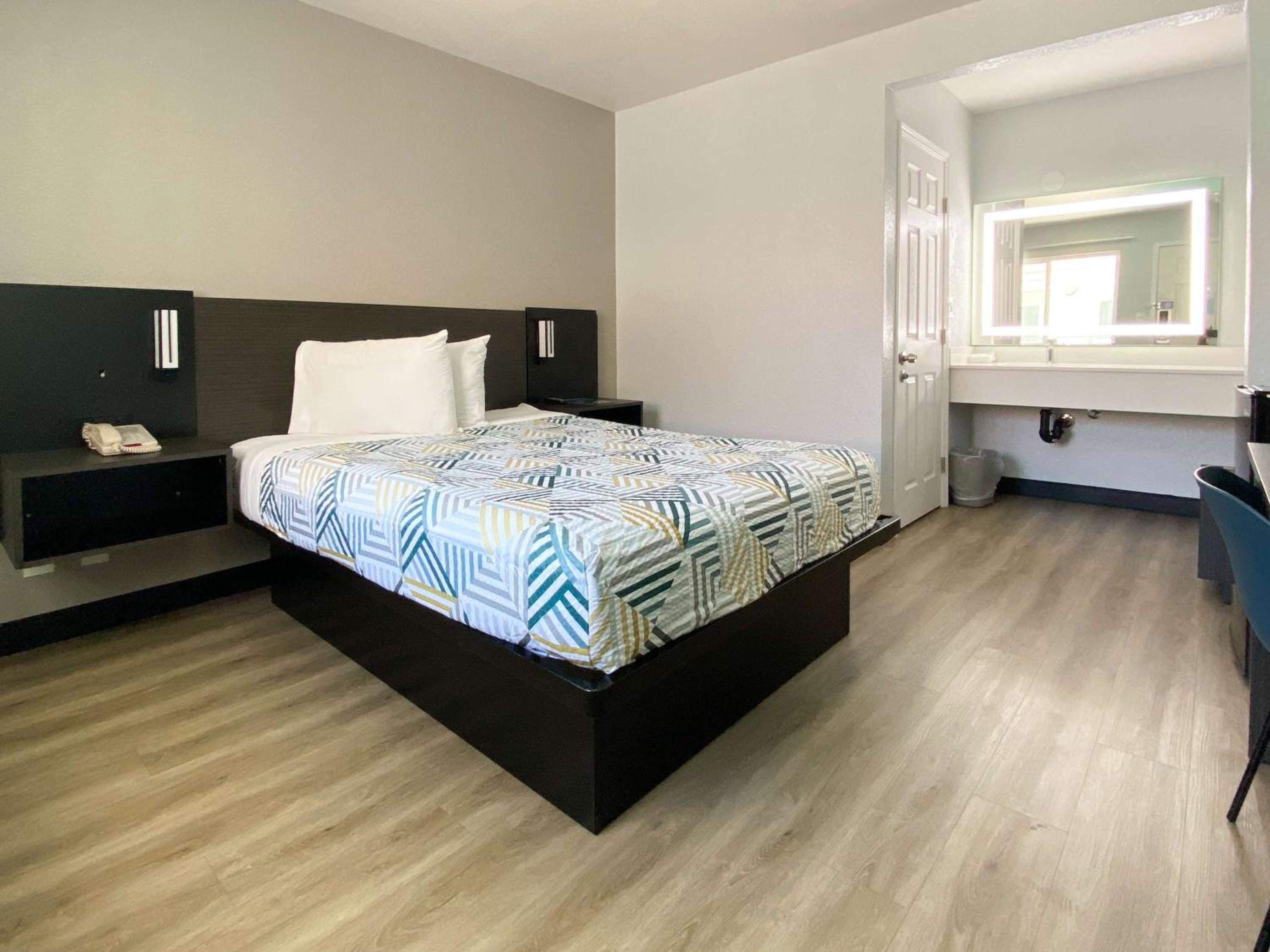 Deluxe Queen Room photo 3