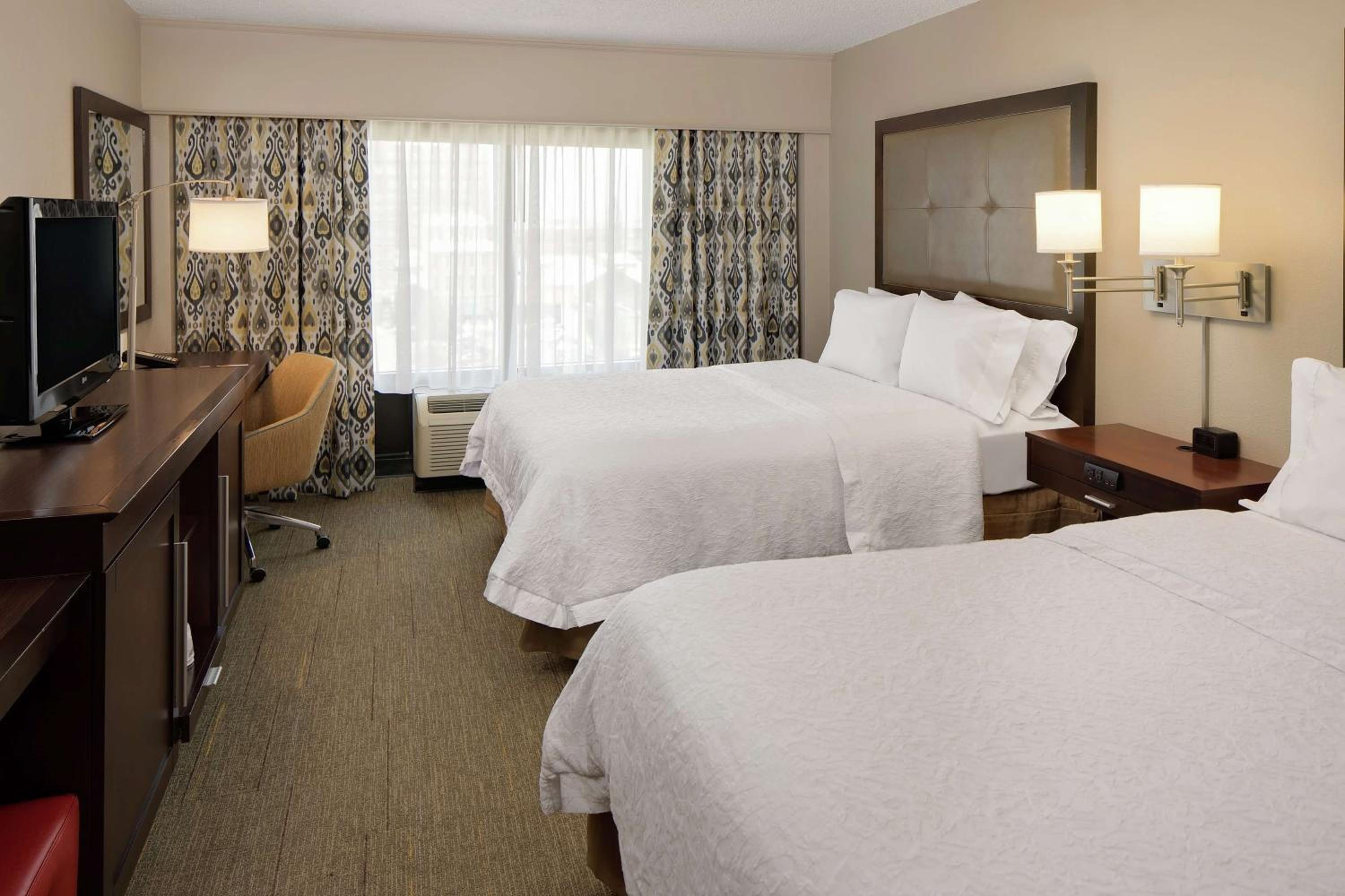 Room with Two Queen Beds - Non-Smoking - Photo 2