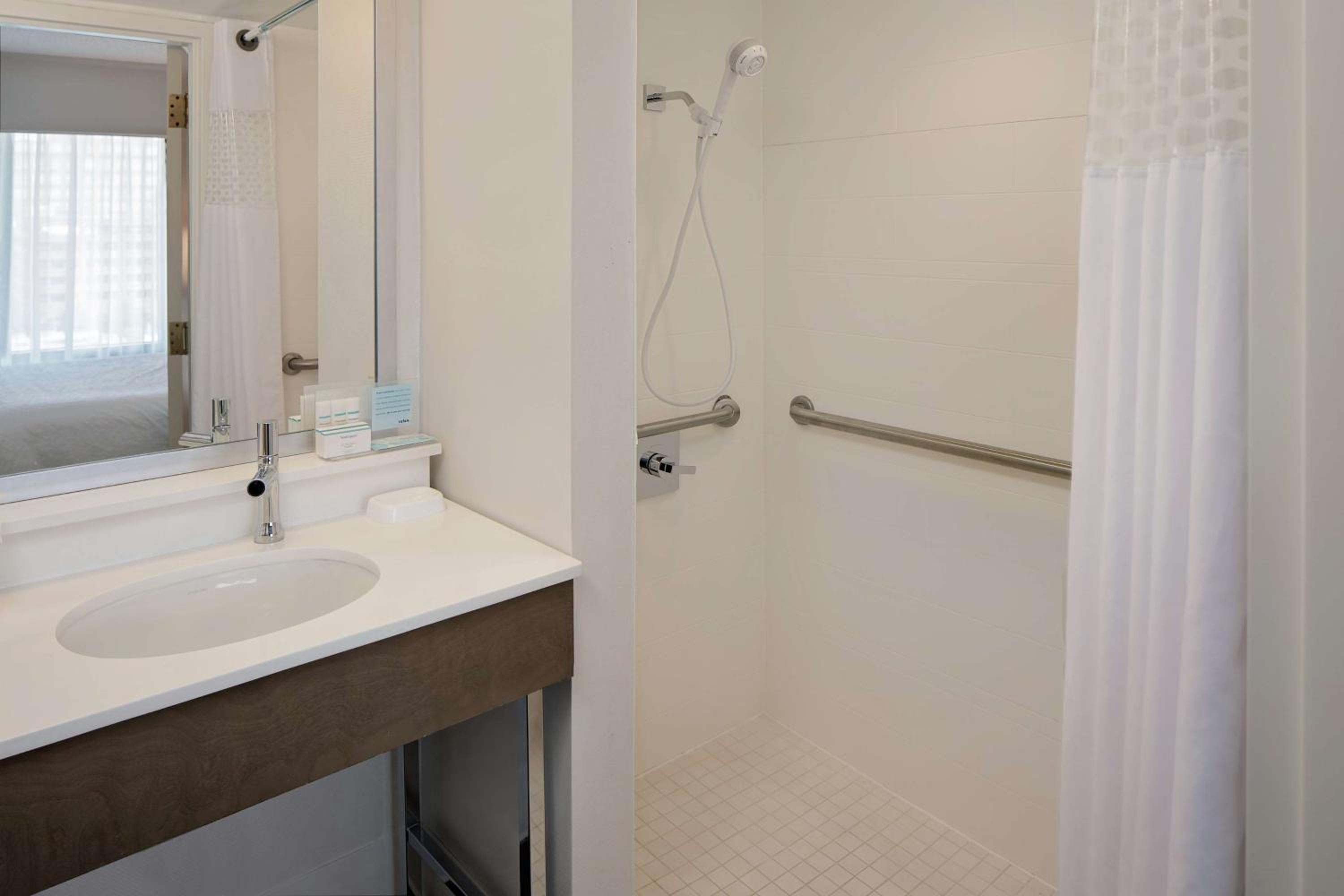 King Room - Mobility Access/Non-Smoking - Photo 5
