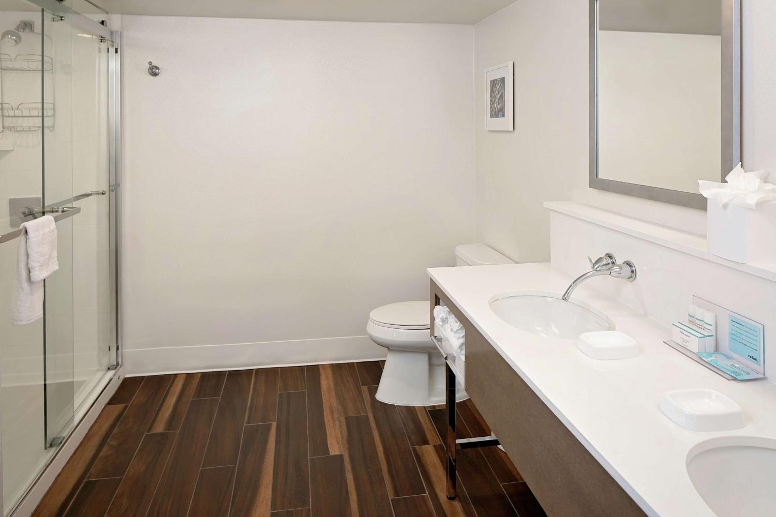 One-Bedroom King Suite - Non-Smoking - Photo 4