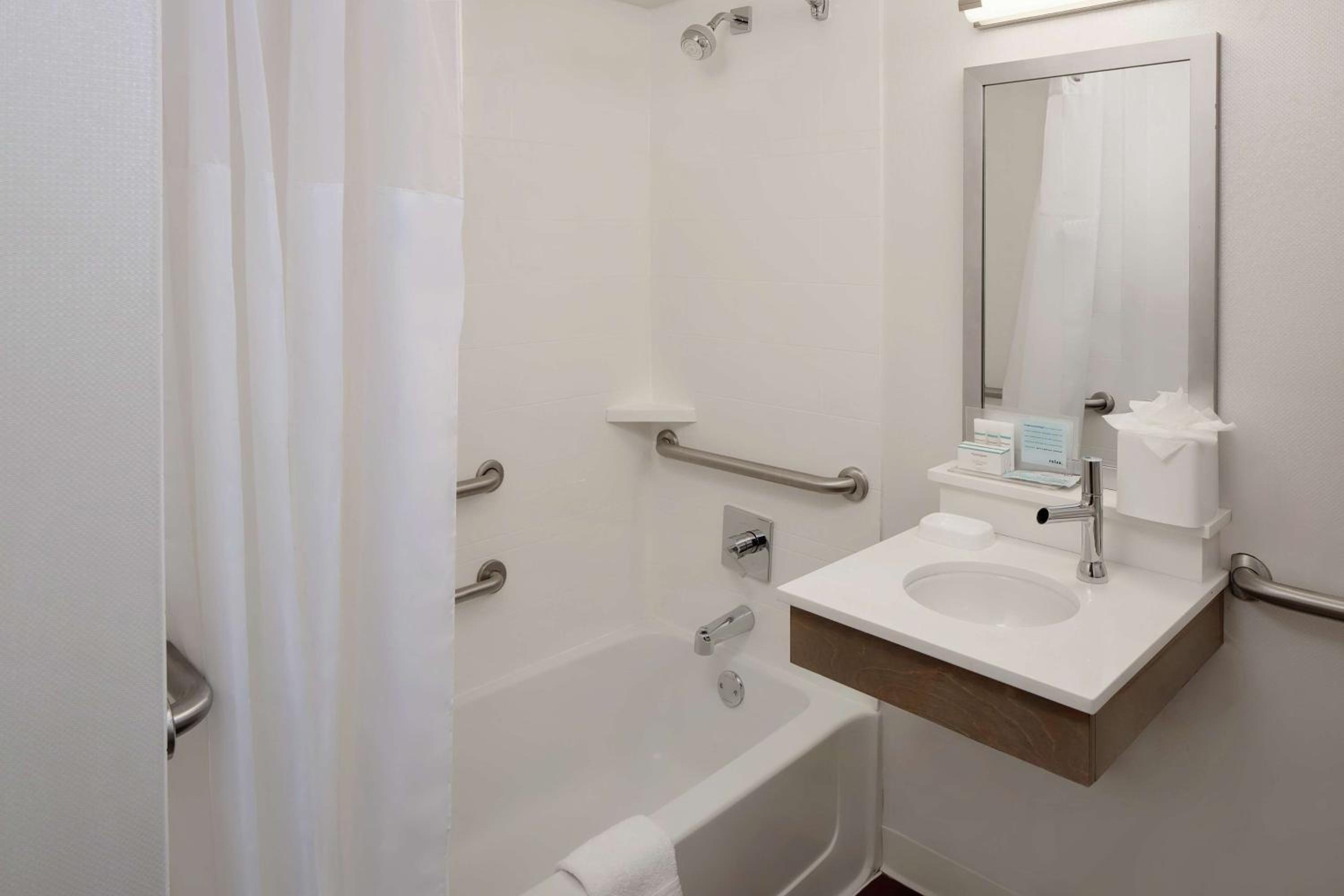 King Room - Mobility Access/Non-Smoking - Photo 6