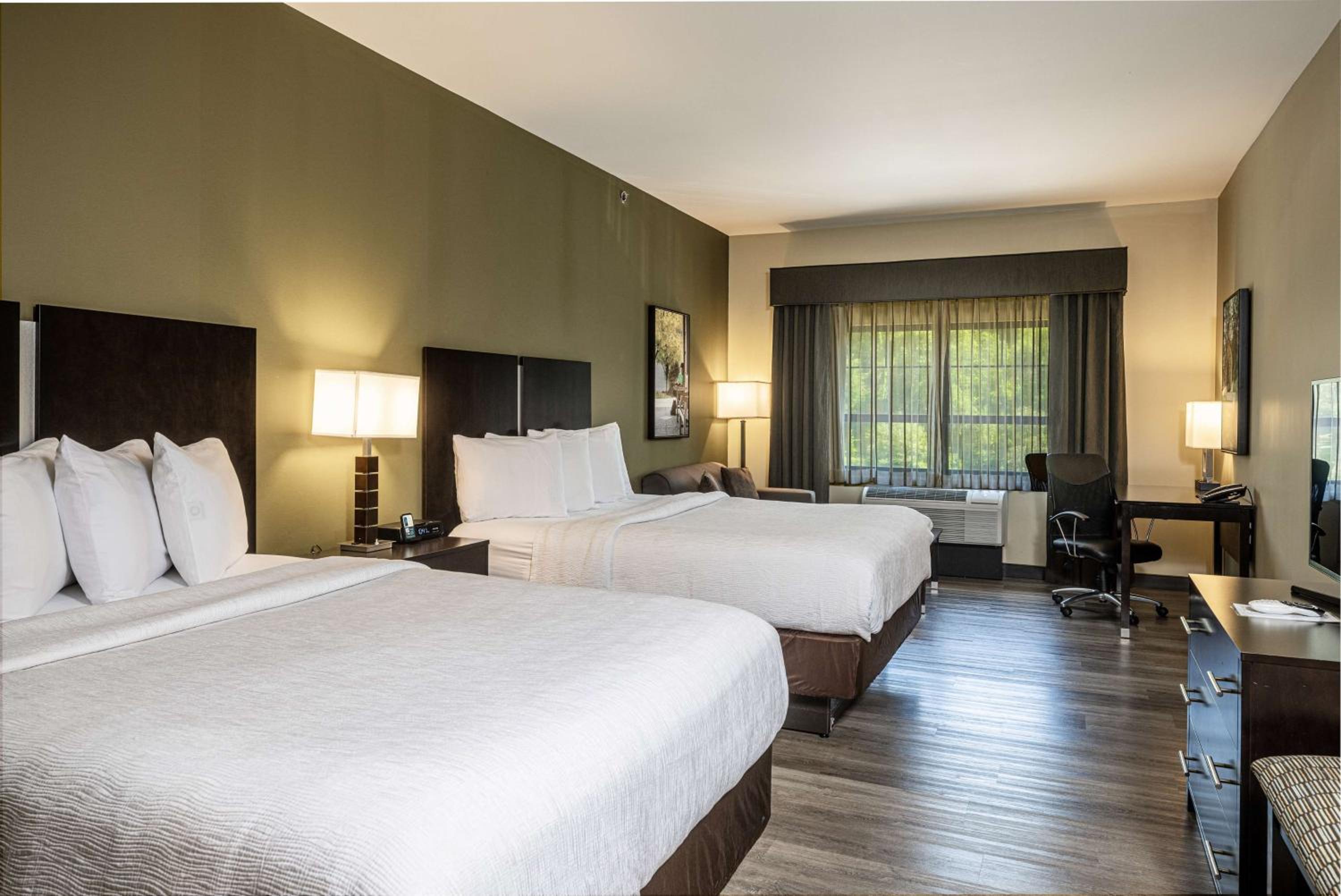 Queen Room with Two Queen Beds with Sofa Bed photo 1