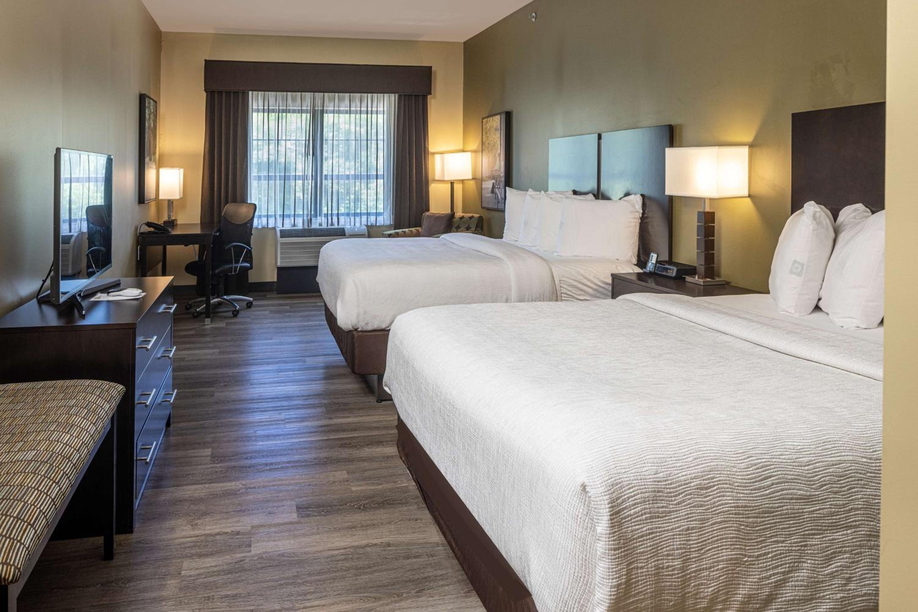 Queen Room with Two Queen Beds and Bath Tub - Disability Access/Non-Smoking  photo 1