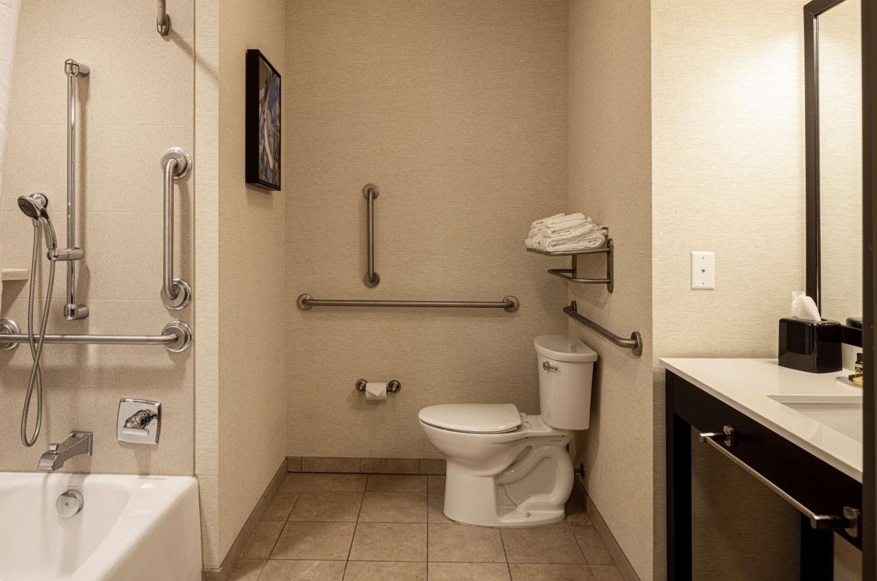 Queen Room with Two Queen Beds and Bath Tub - Disability Access/Non-Smoking  photo 2
