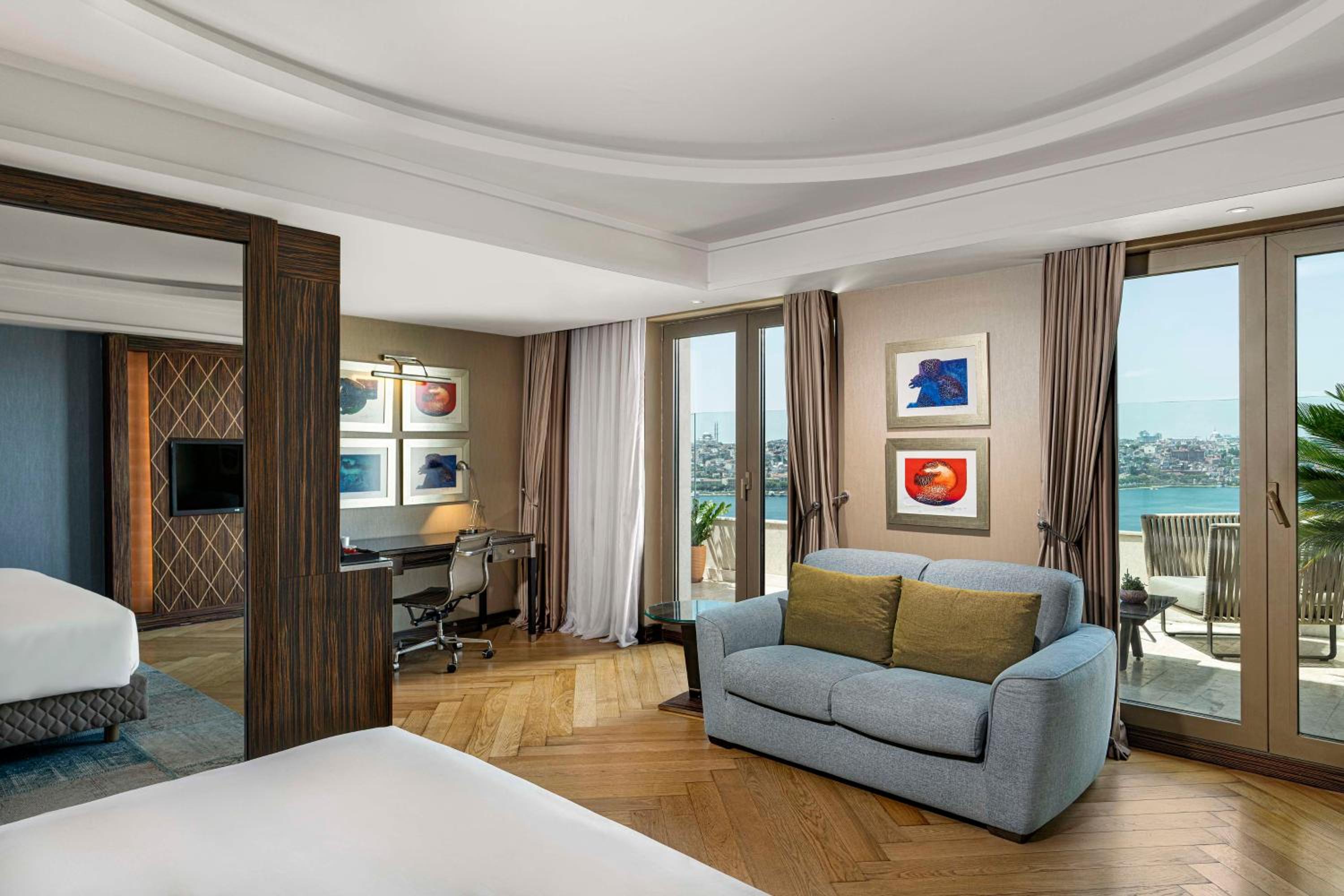 Panoramic Suite with Golden Horn View and Terrace