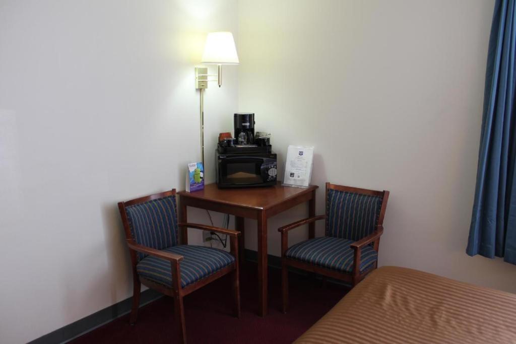 King Room - Non-Smoking - Photo 2