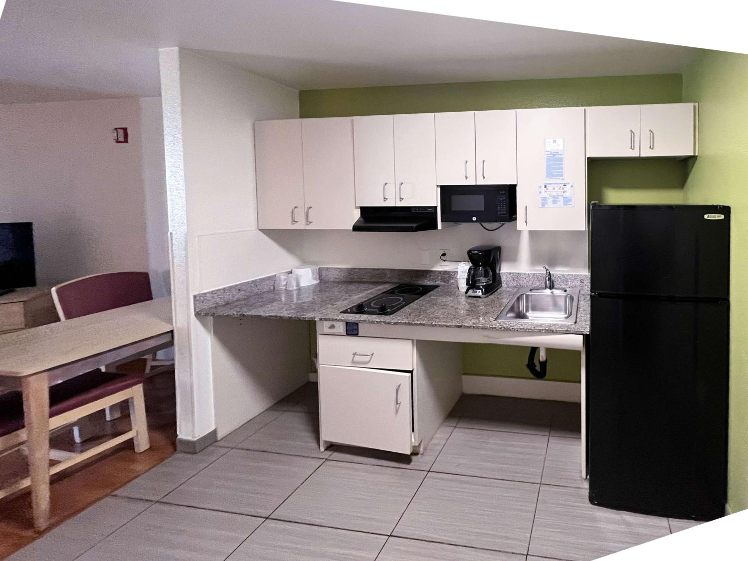 Queen Room - Disability Access - Non-Smoking - Photo 2