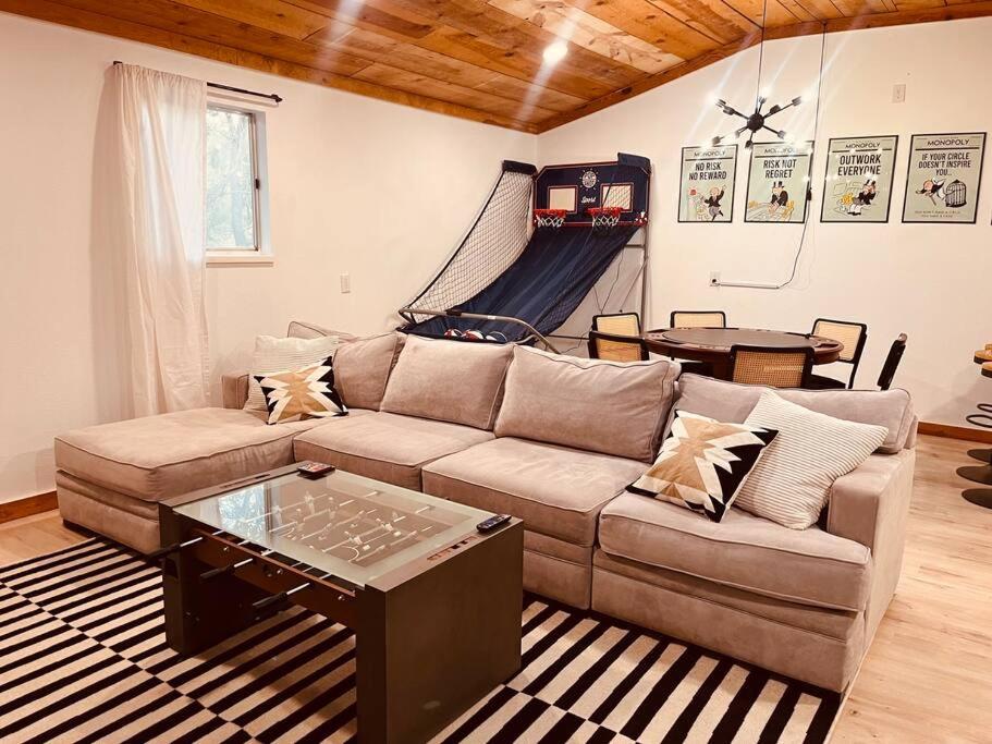 Five-Bedroom House photo 1