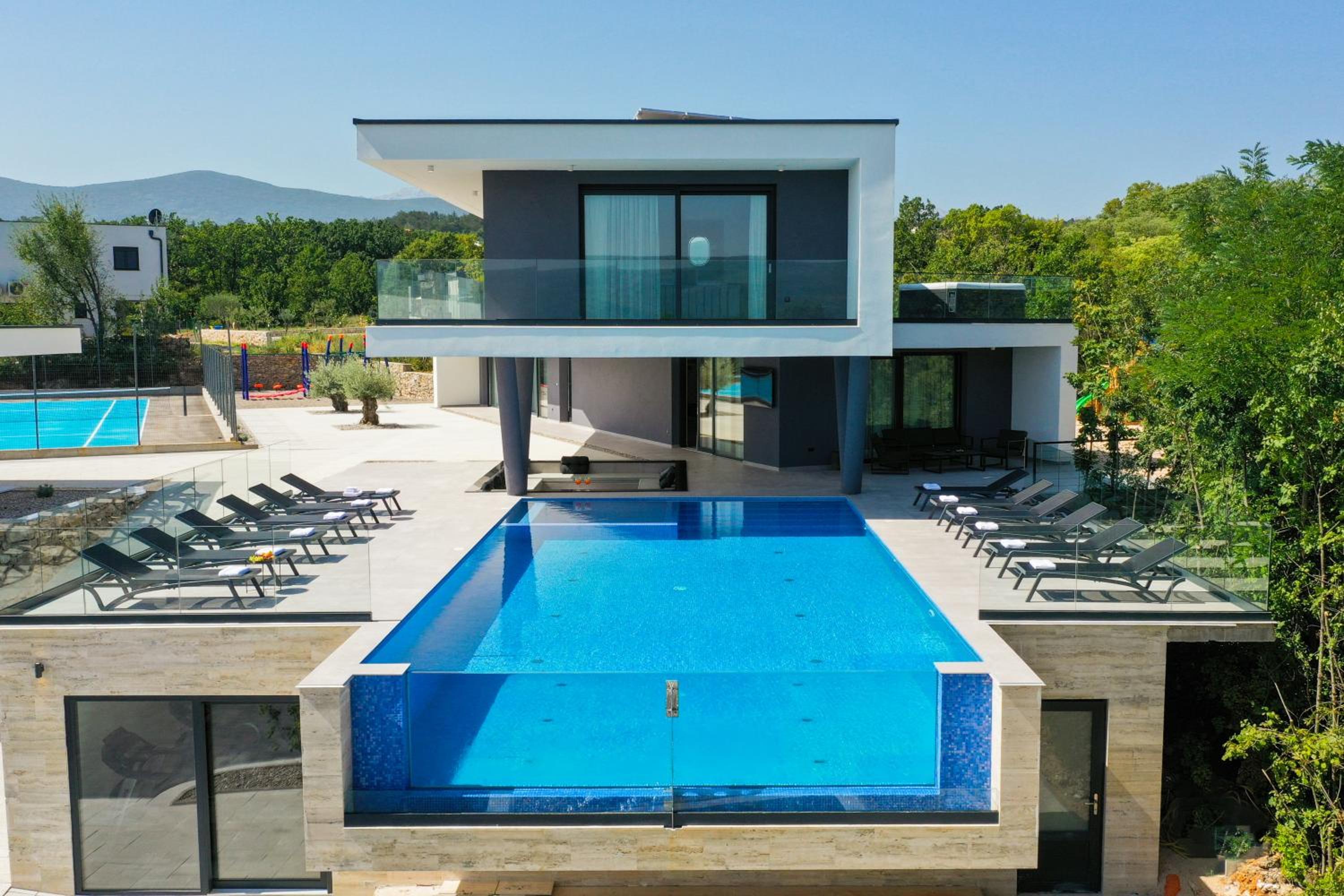 Villa photo 2