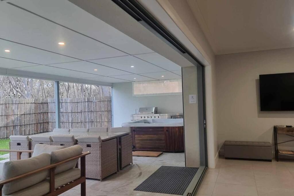 One-Bedroom House photo 3