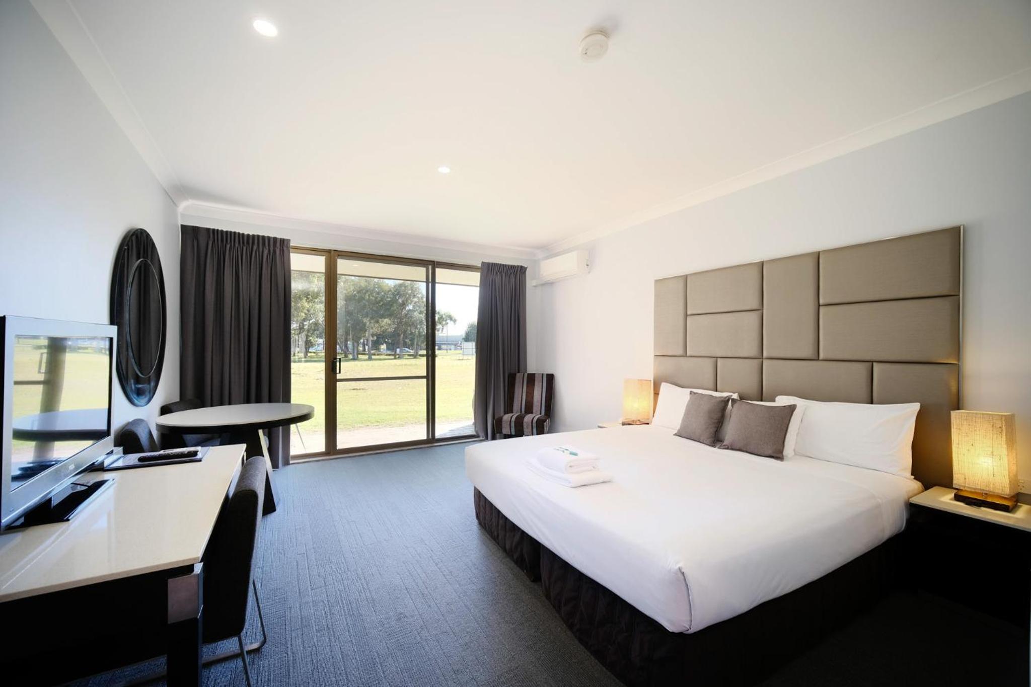 Deluxe King Room photo 3
