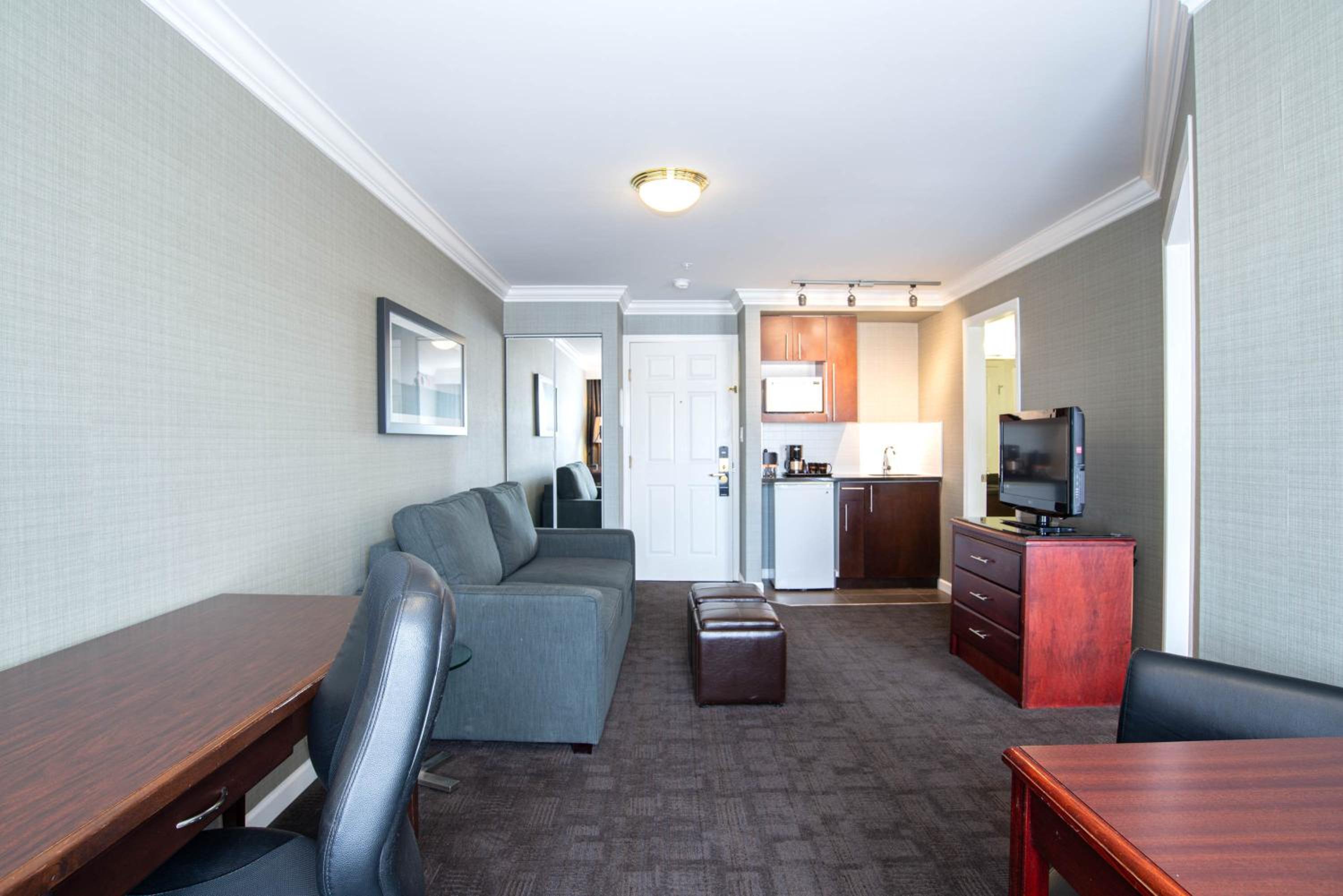 Standard Suite, 1 Queen Bed, Kitchenette - Photo 5