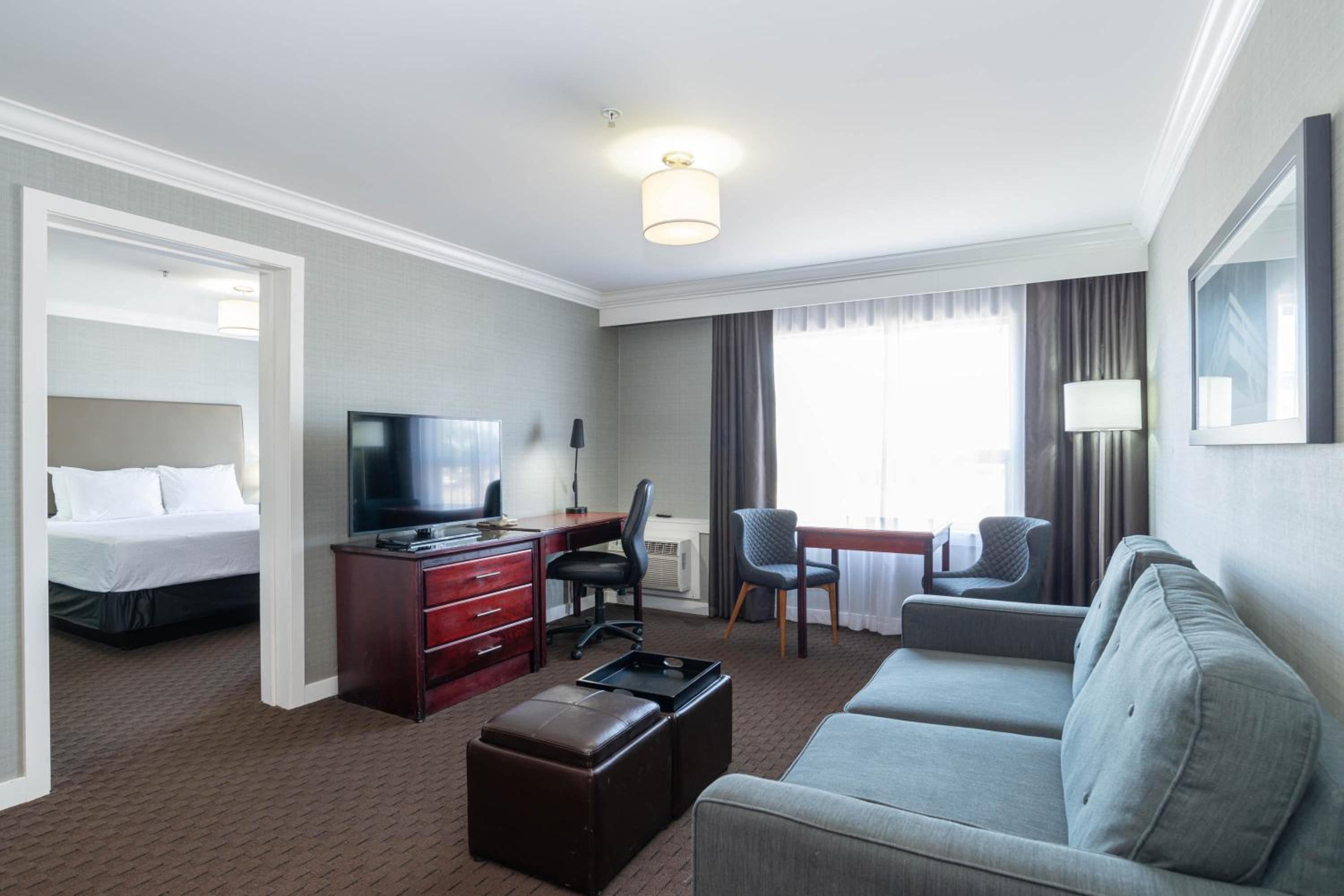 Grand Suite, 1 King Bed, Sofa Bed, Kitchenette - Photo 2