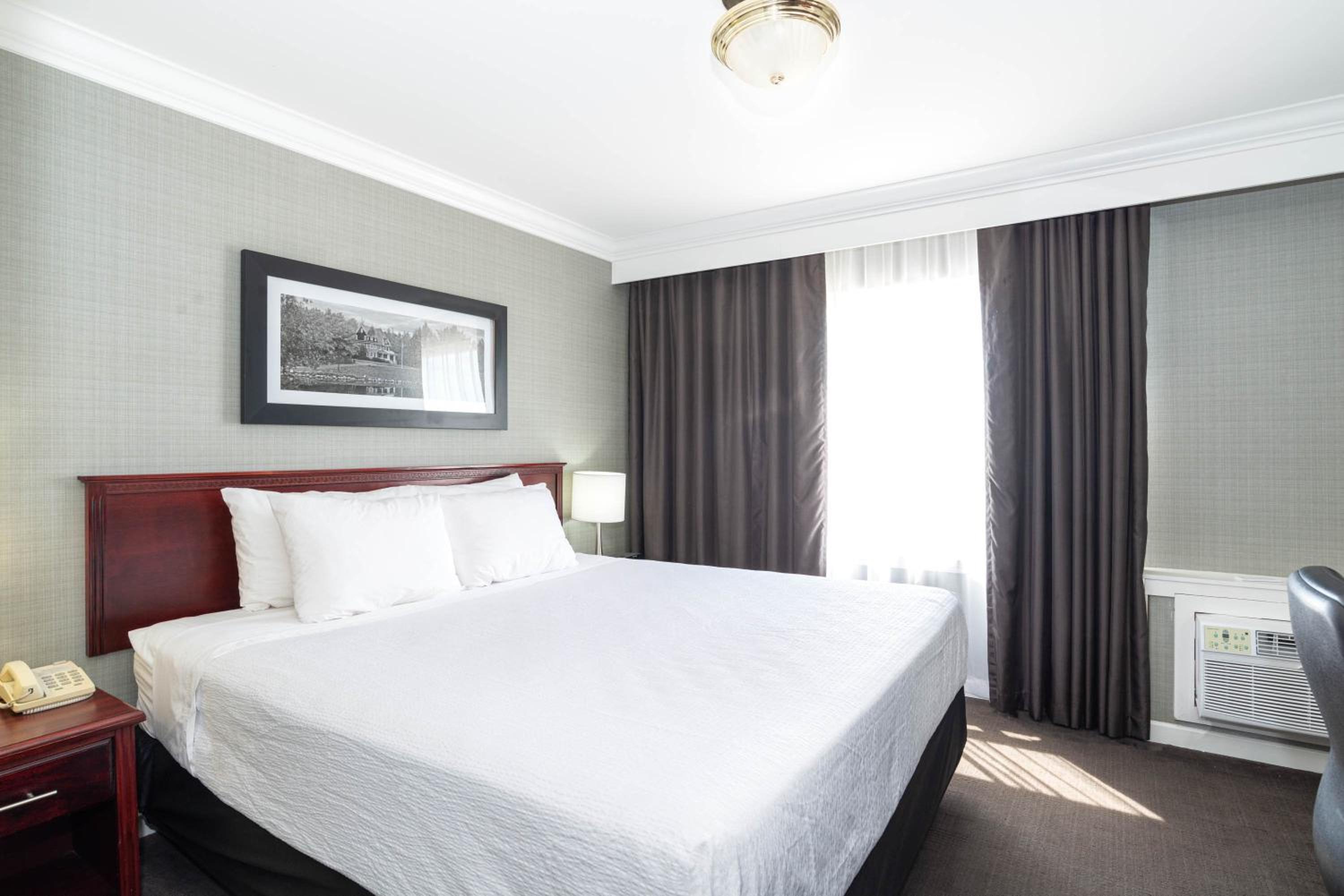 Standard Room, 1 King Bed - Photo 1