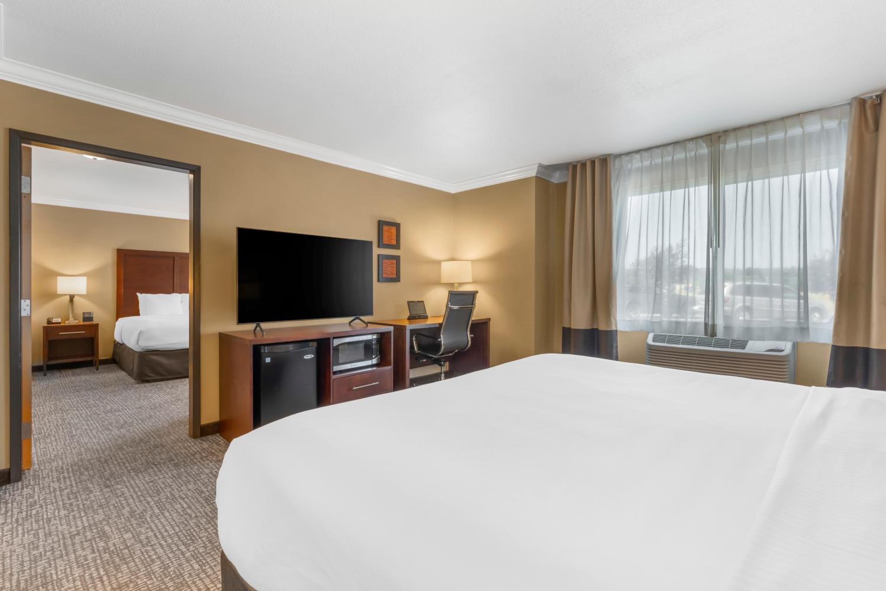 Suite with One King Bed and One Queen Bed - Accessible/Non-Smoking - Photo 1