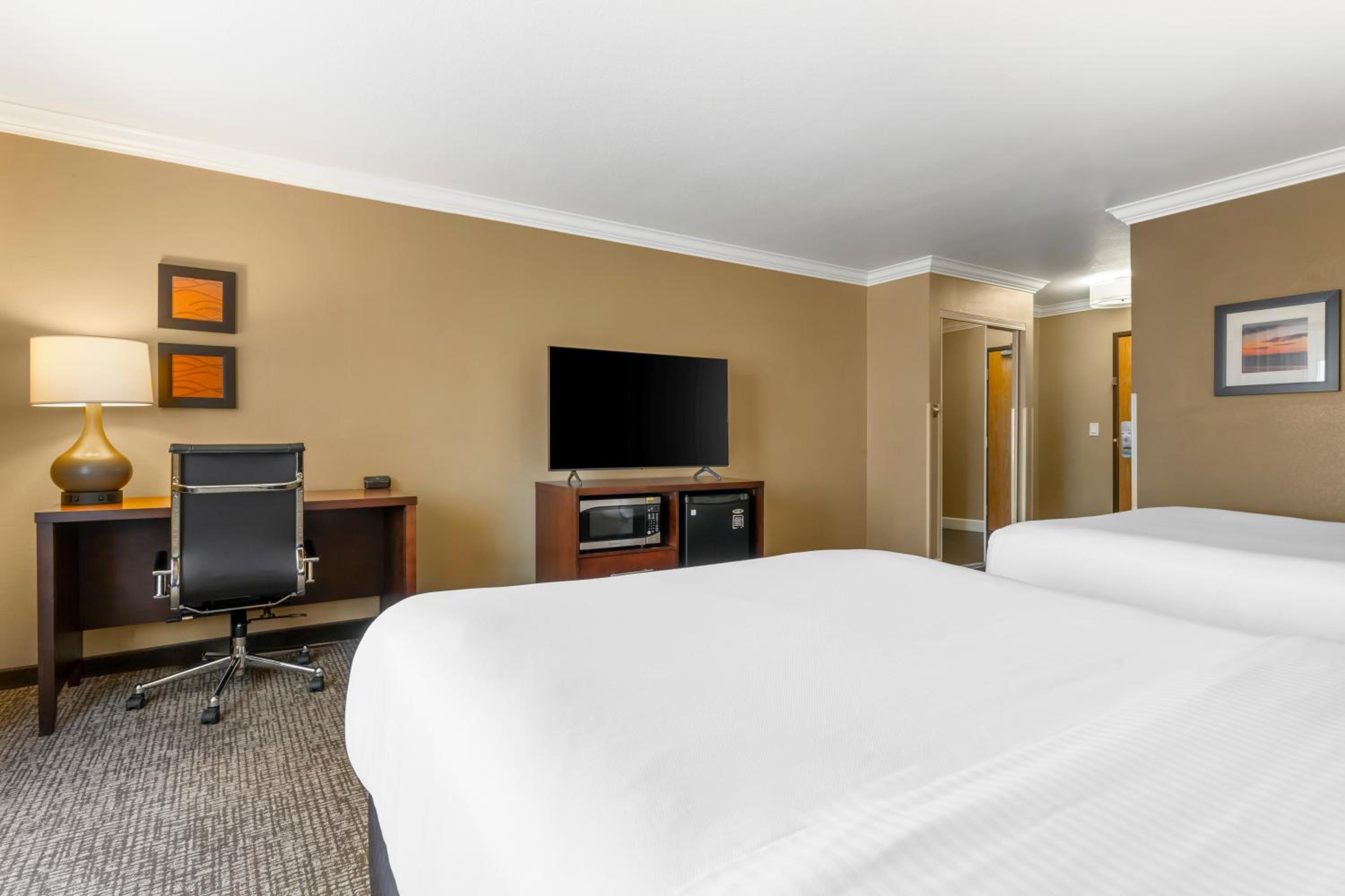 Queen Room with Two Queen Beds - Photo 1