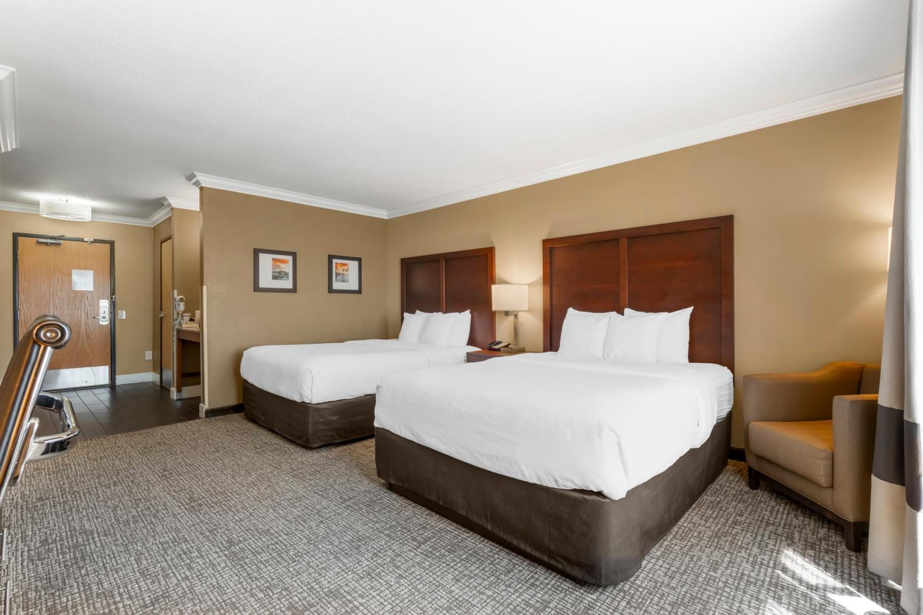Queen Room with Two Queen Beds - Accessible/Non-Smoking  - Photo 1
