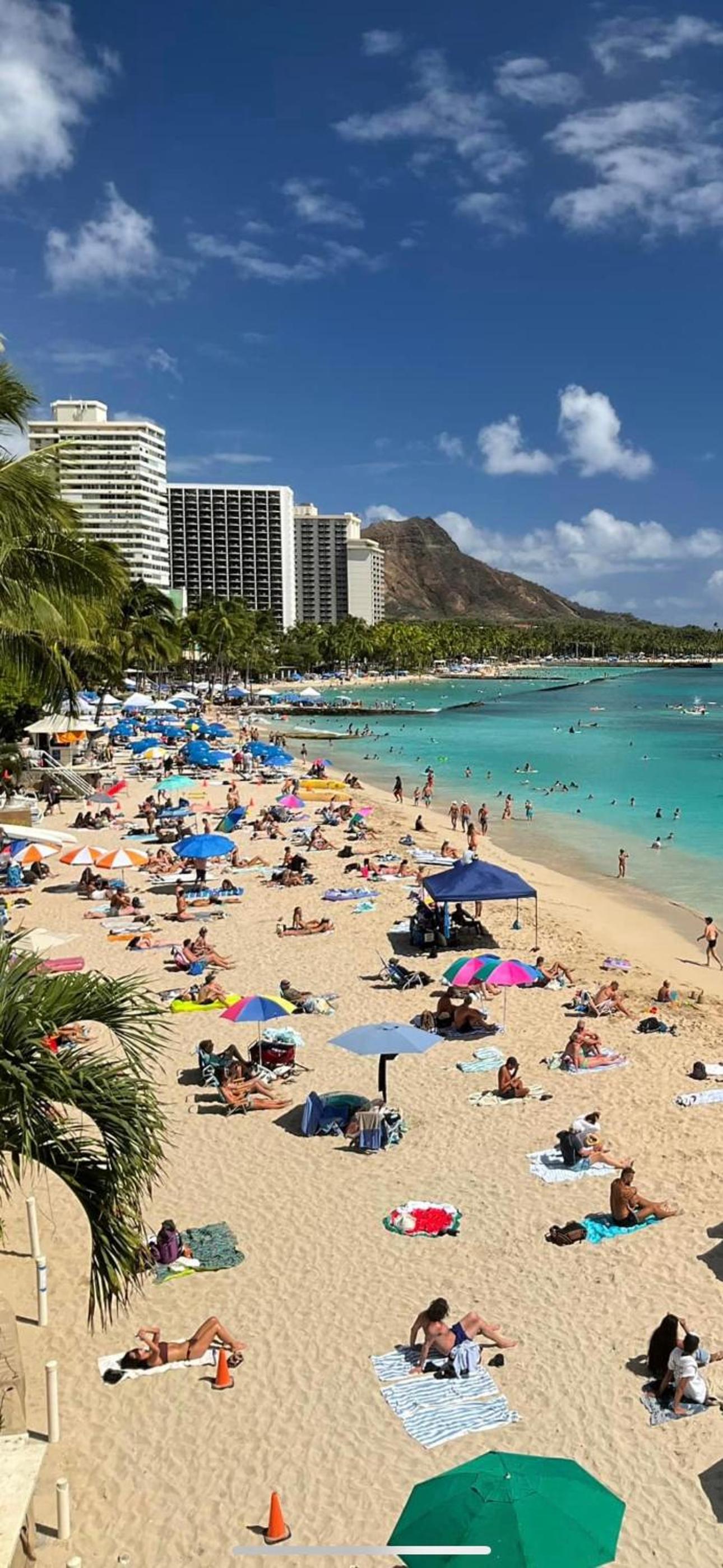 WELLCOME TO LOVELY CONDO 2 BEDS 2 BATHS FREE PARKING IN WAIKIKI BEACH: Two-Bedroom Apartment photo