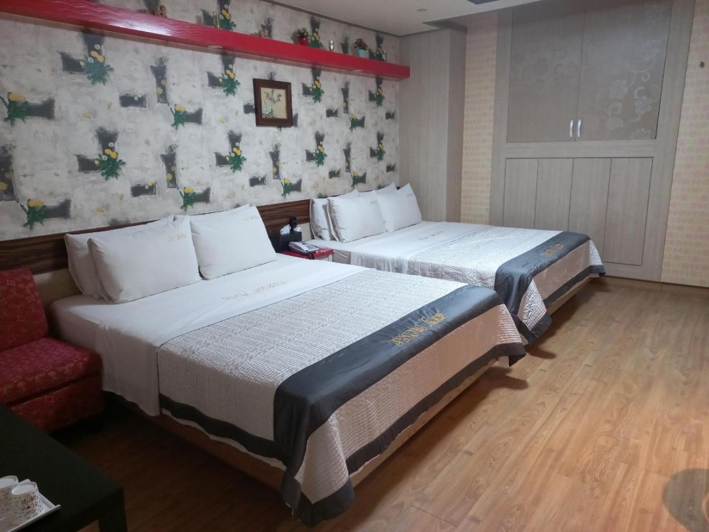 Standard Twin Room photo 2