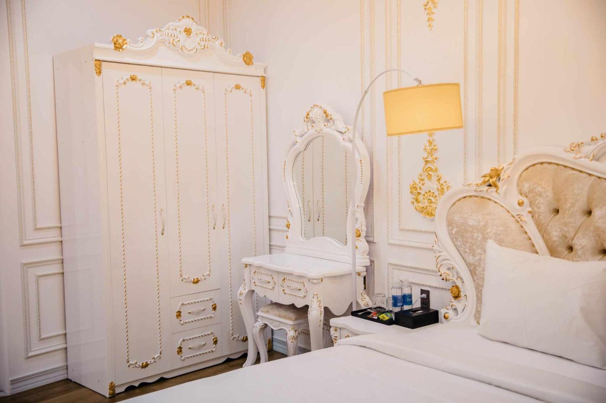 Deluxe Double Room with Balcony - Photo 5