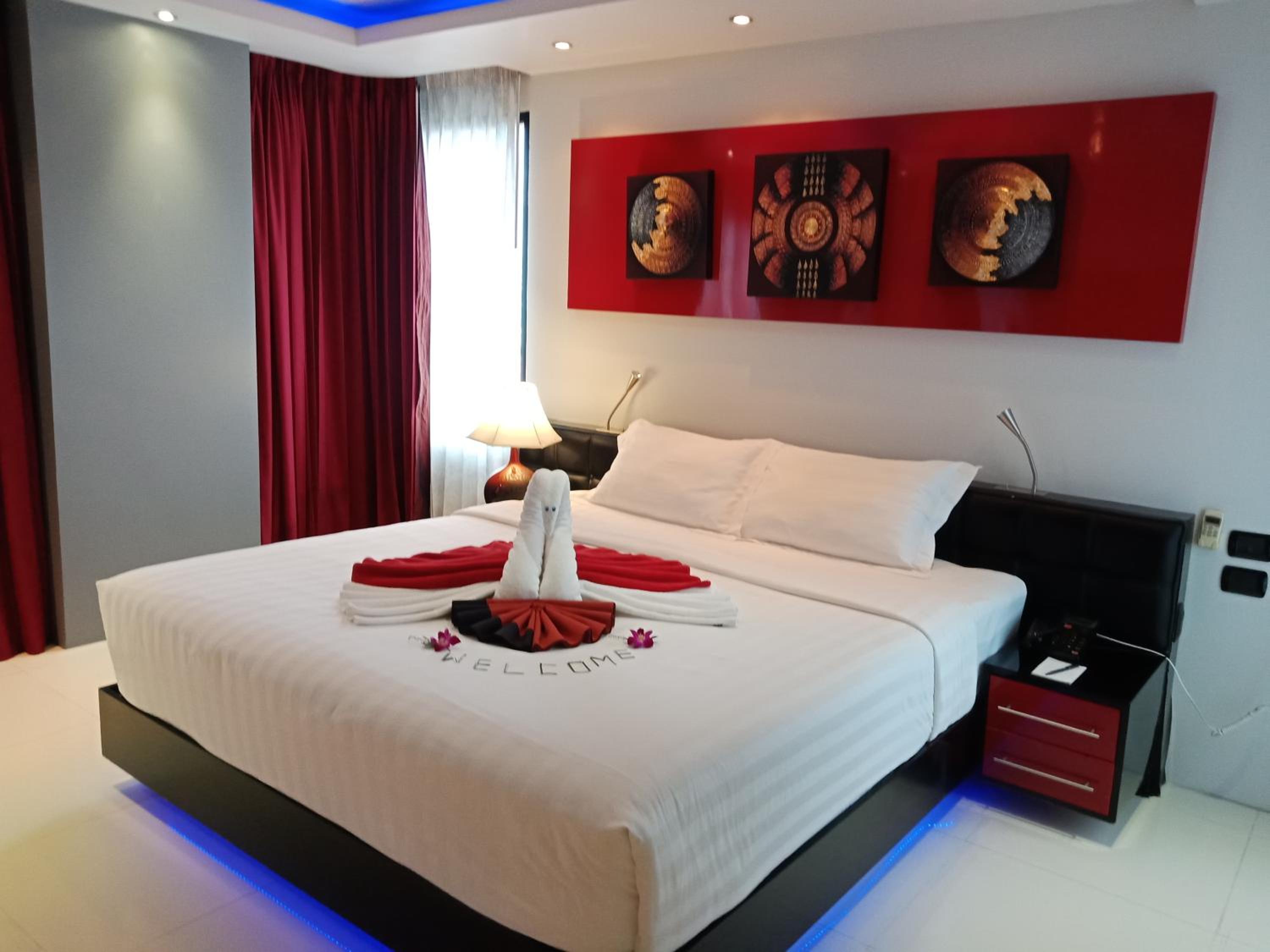 Executive Suite - Photo 1