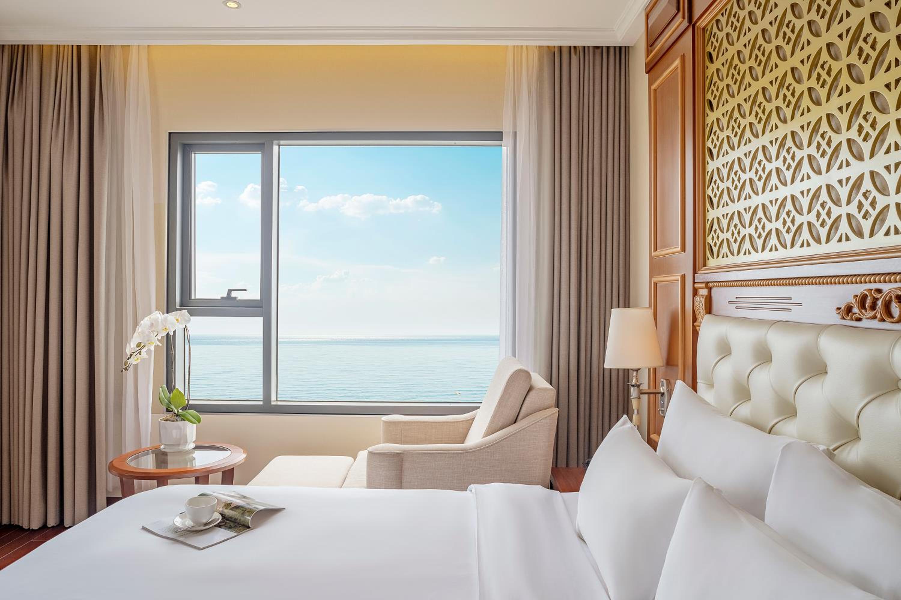 Junior Suite - Ocean Front photo 2