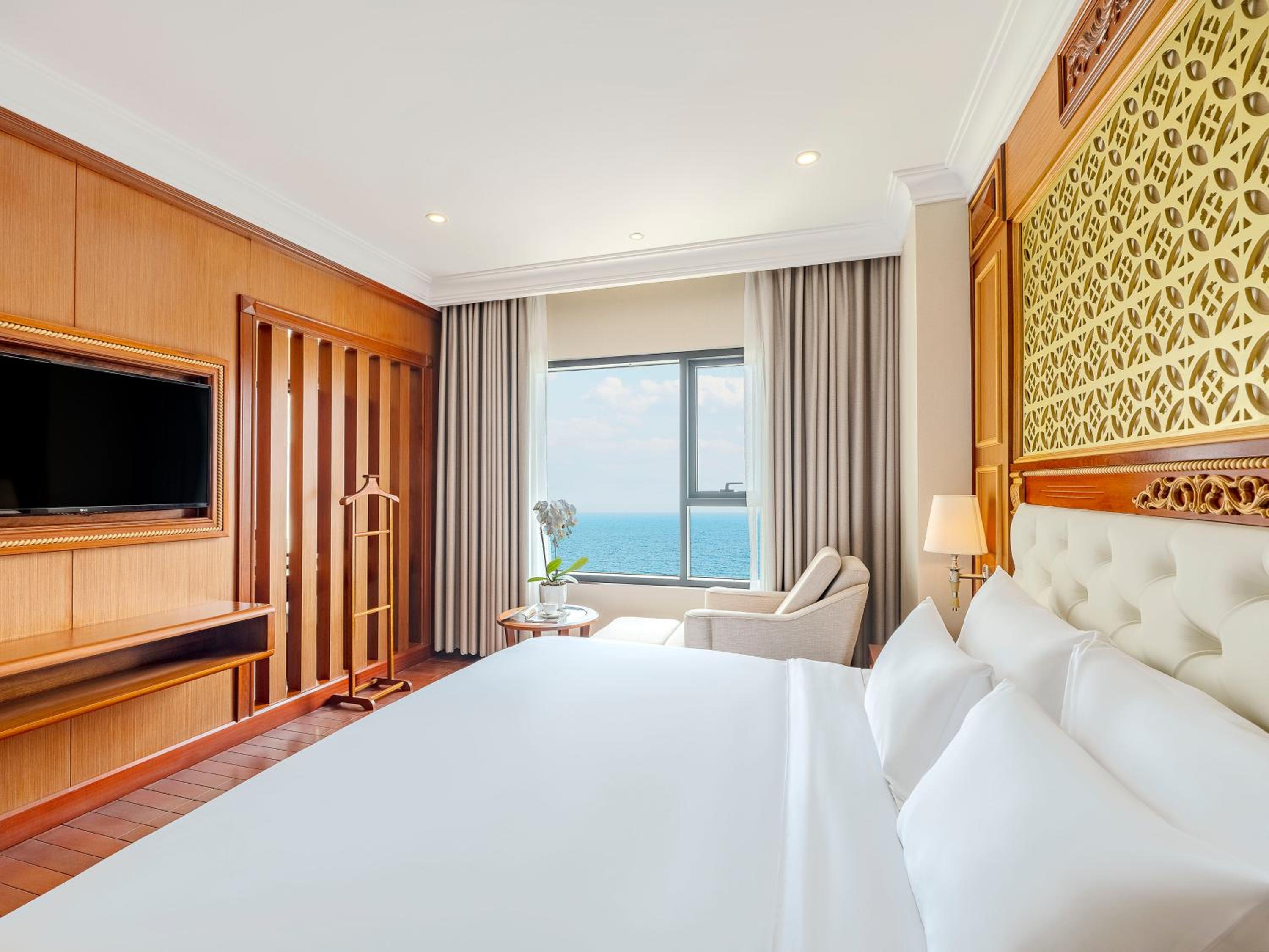 Executive Suite - Ocean Front photo 1