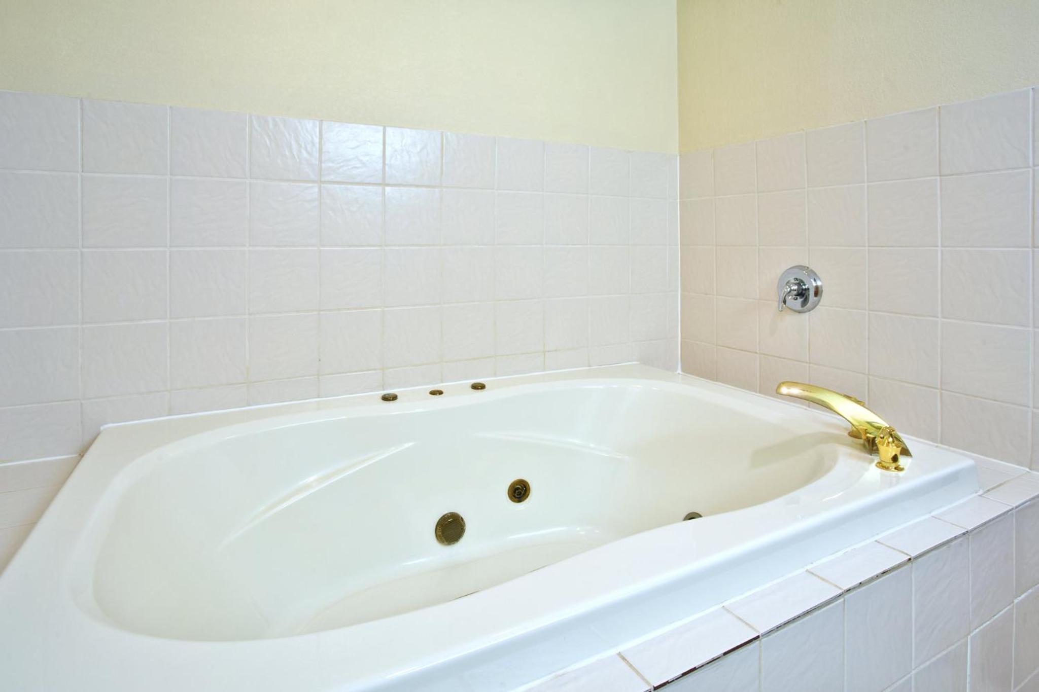 King Room with Jetted Tub - Photo 2