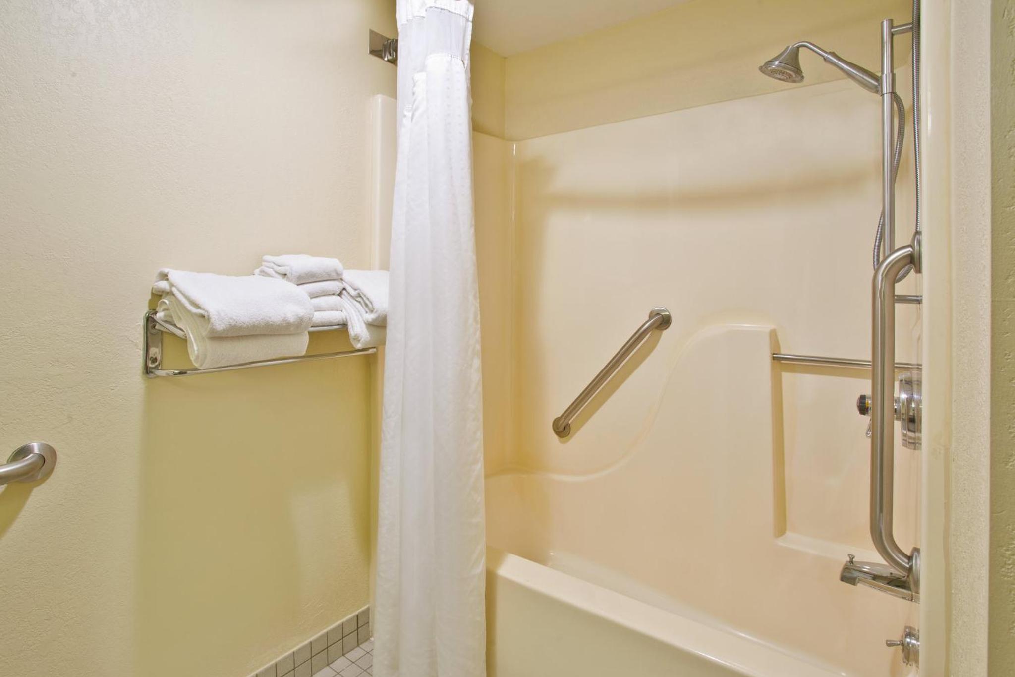 Standard King Room with Mobility Accessible Tub - Photo 2