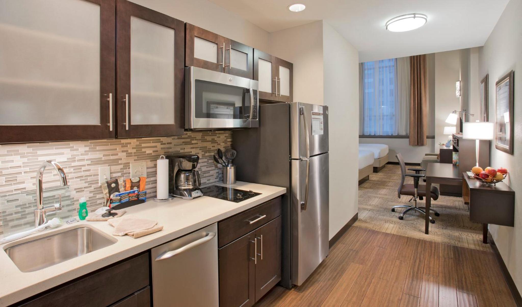 Studio Queen Suite with Two Queen Beds - Communications Accessible, photo 6