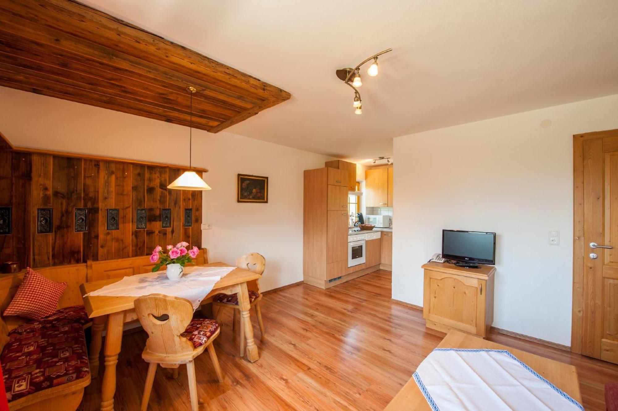One-Bedroom Apartment with Balcony photo 2