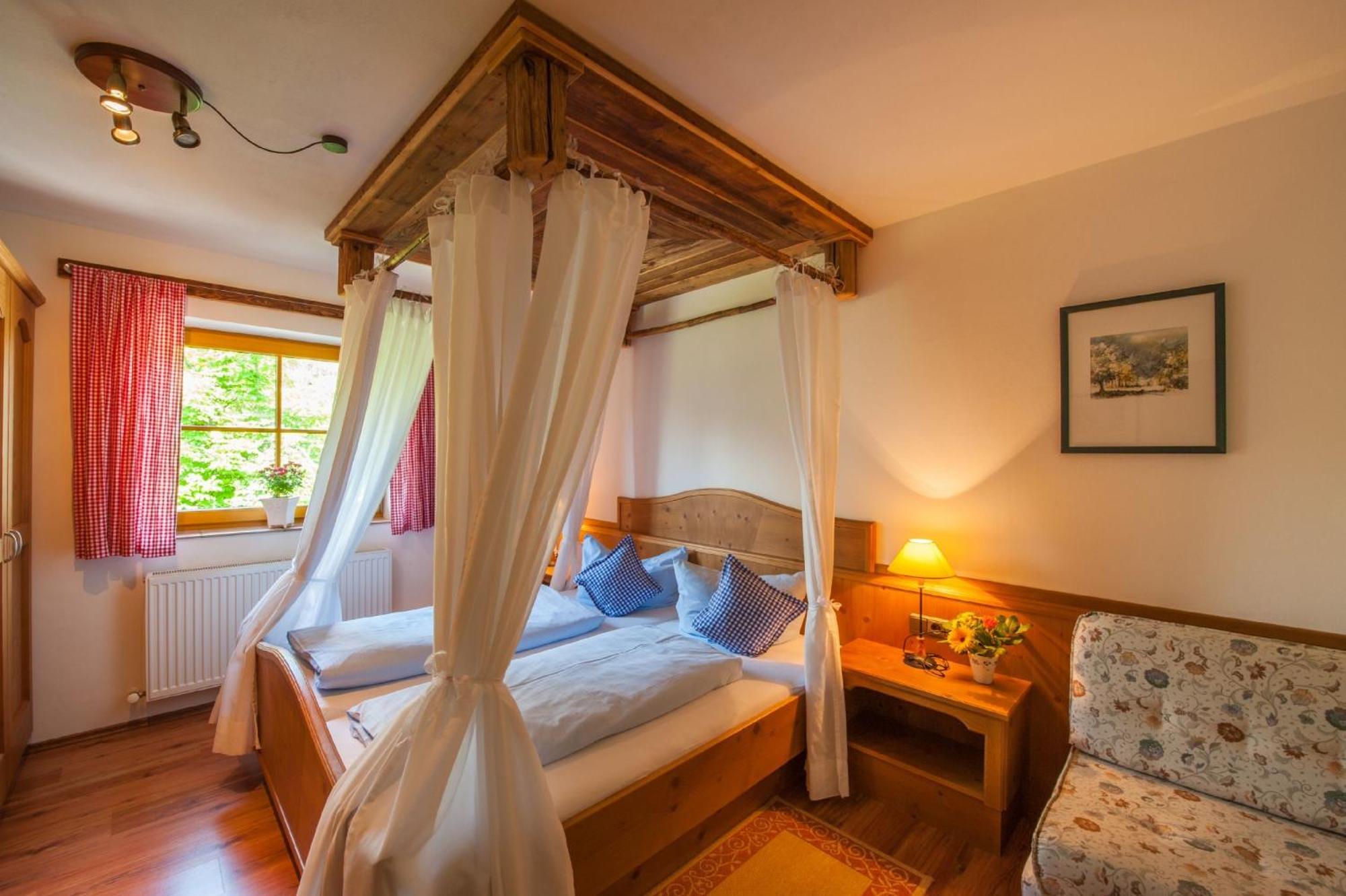 One-Bedroom Apartment with Balcony photo 3